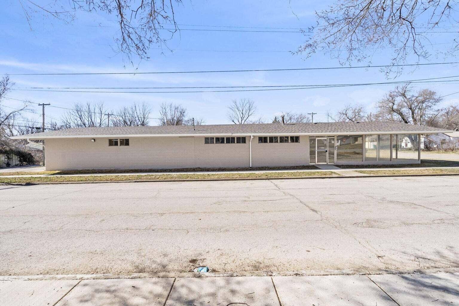 1464 E Commercial ST, Springfield, MO 65803