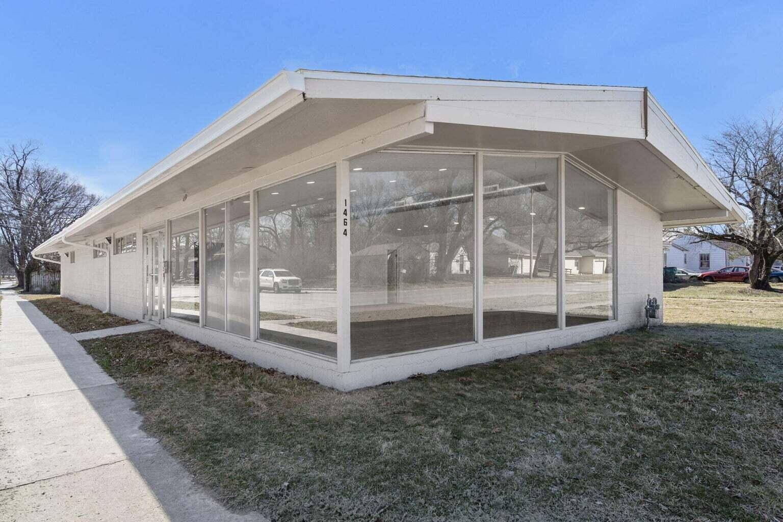 1464 E Commercial ST, Springfield, MO 65803