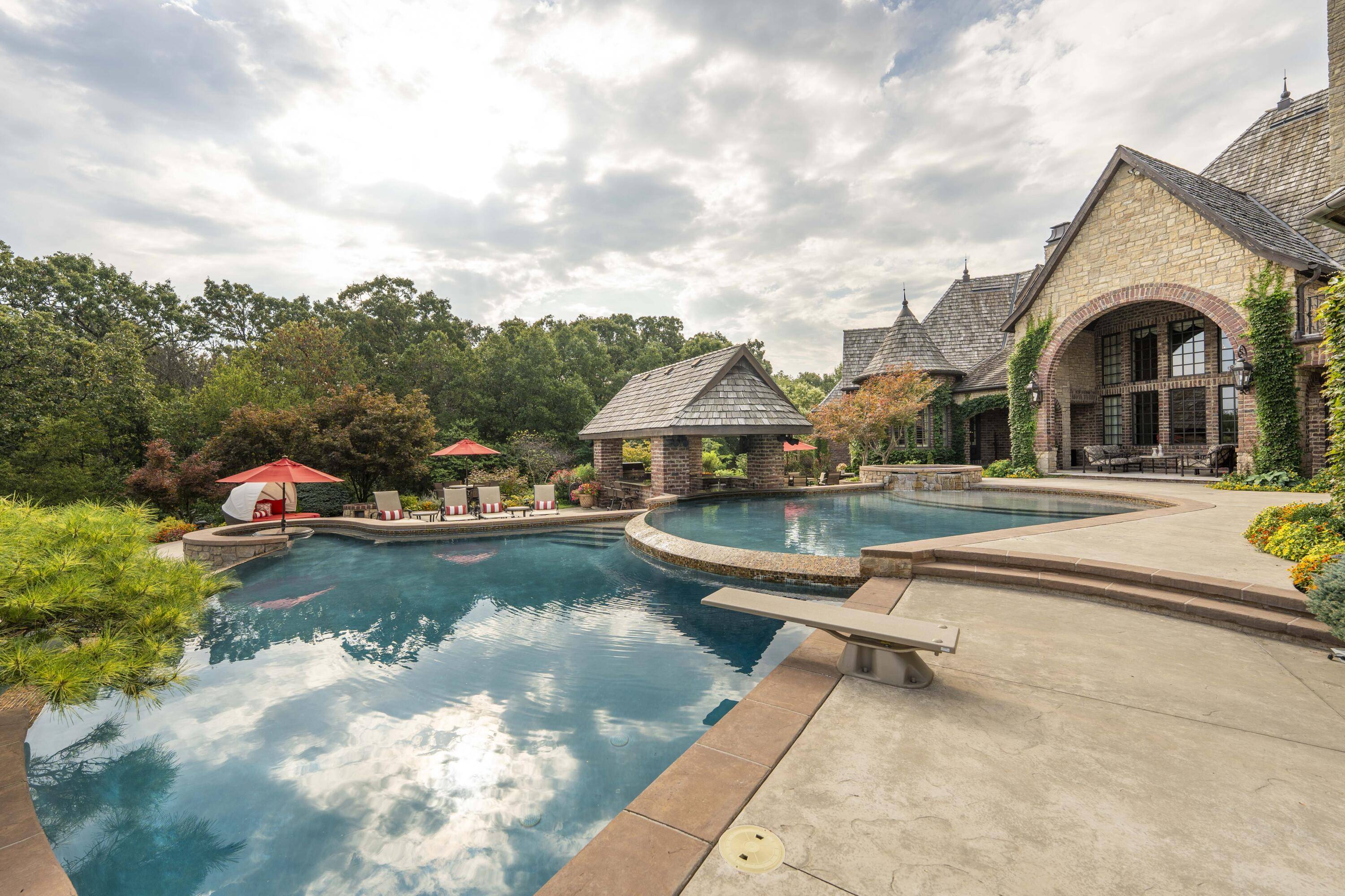 1100 Lakewood DR, Monett, MO 65708