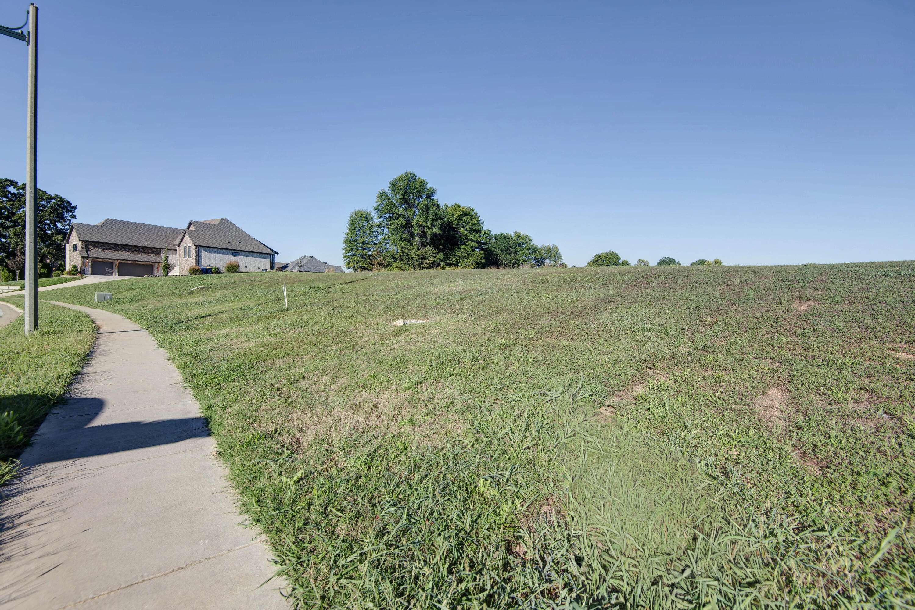 3231 W Bluffview ST, Springfield, MO 65810