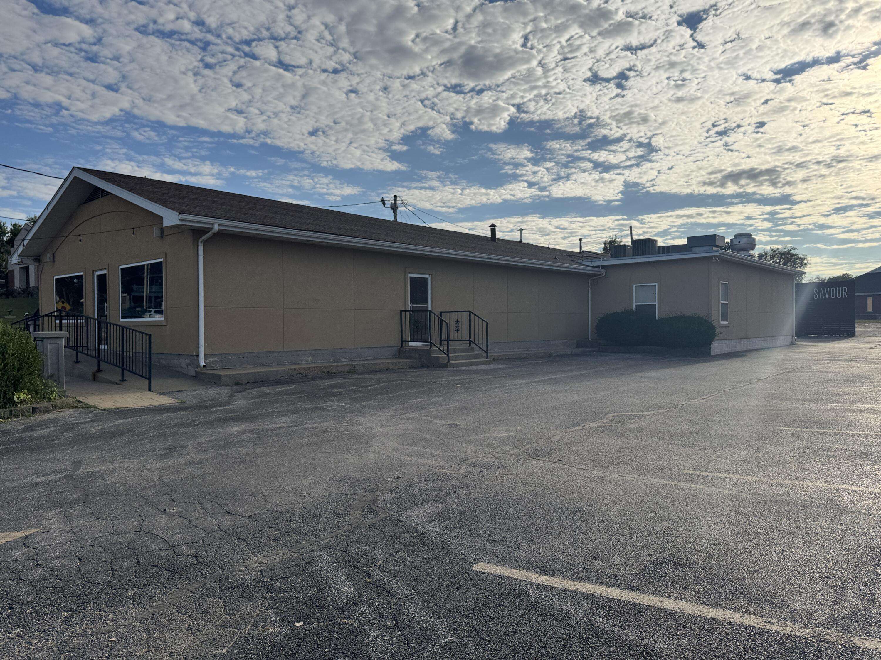 329 S Main AVE, Bolivar, MO 65613