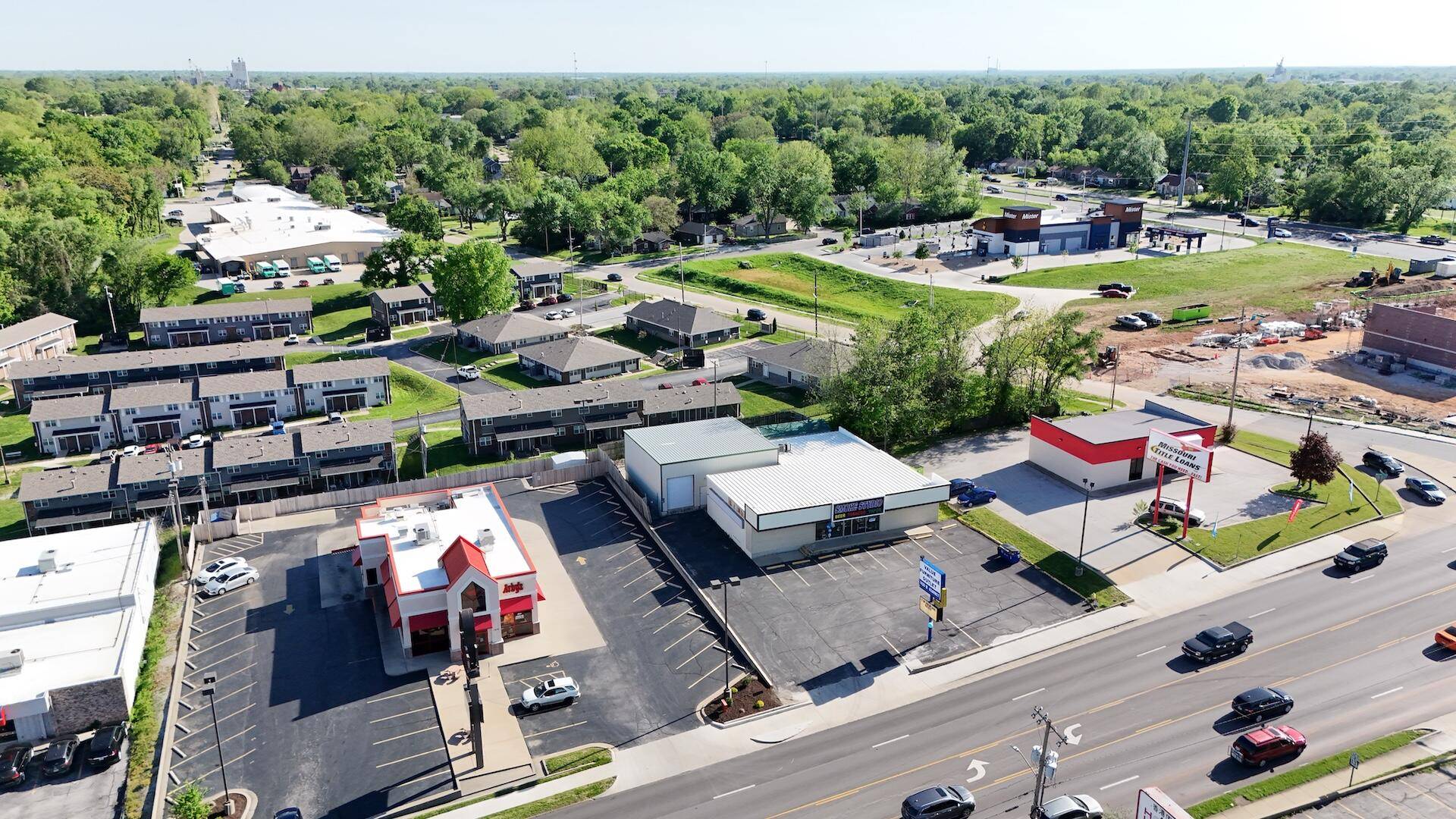 1430 W Kearney ST, Springfield, MO 65803