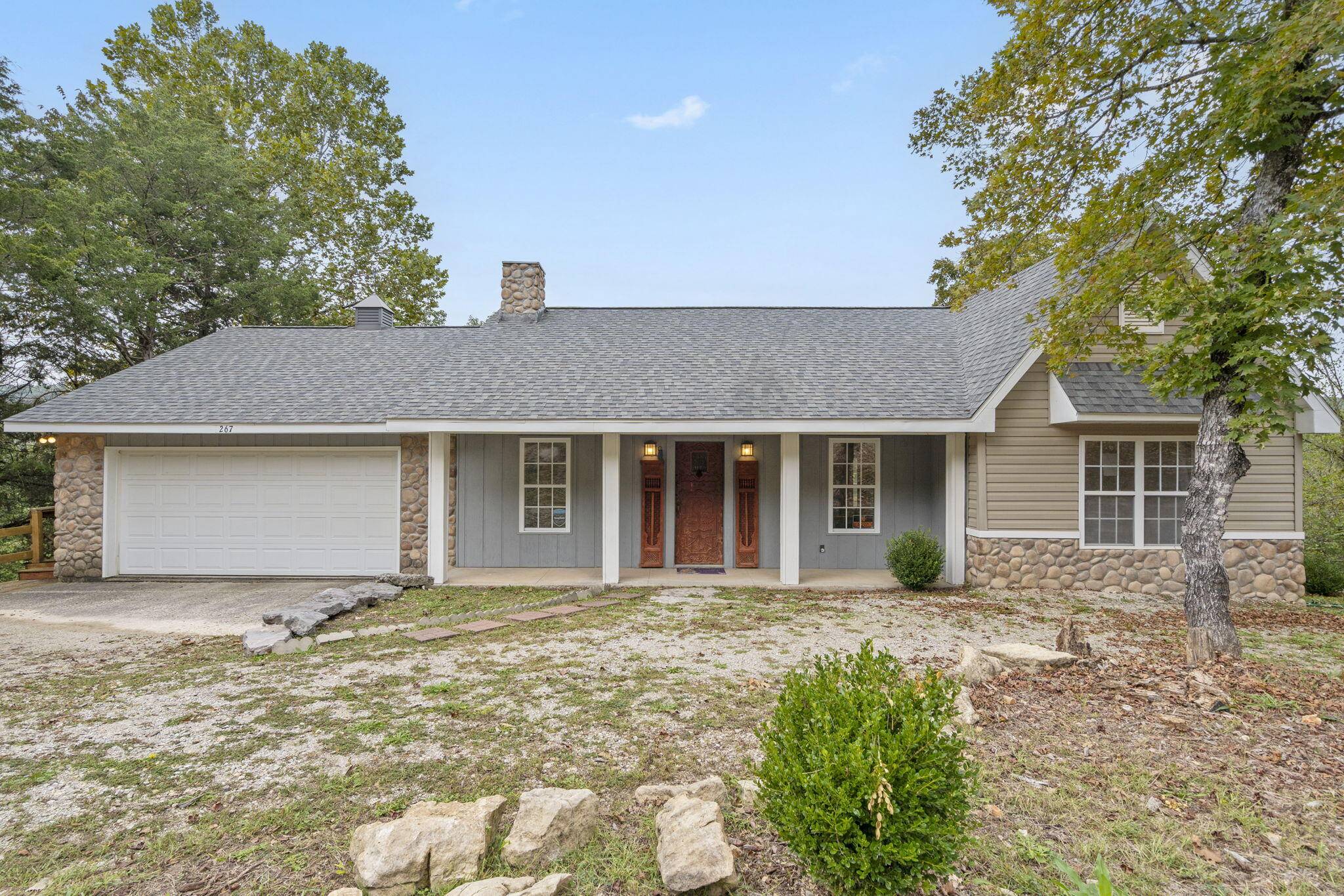 267 Blue Springs LN, Branson West, MO 65737