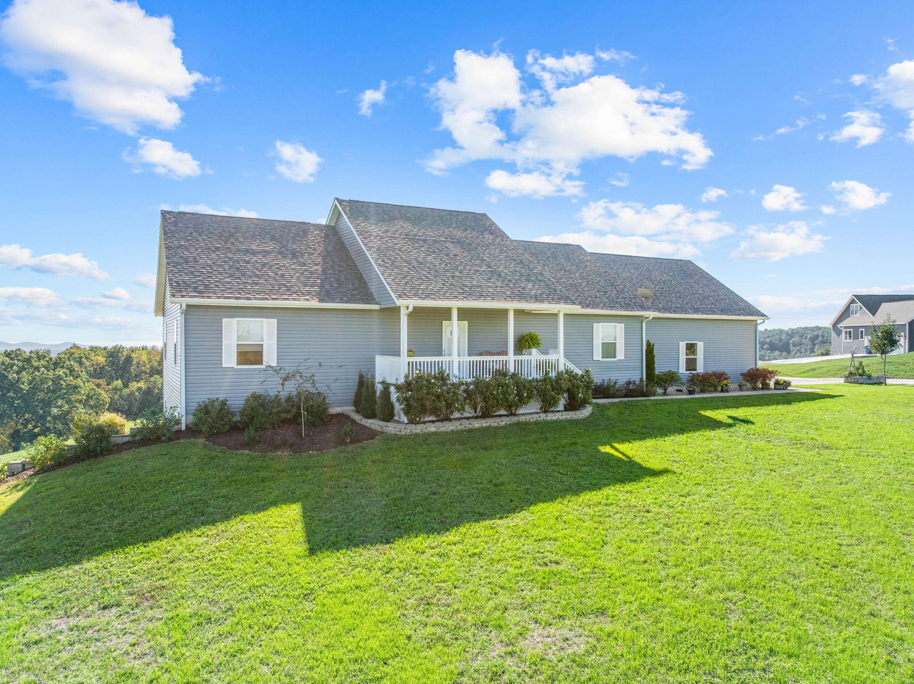 135 Kelly Crossing LN, Walnut Shade, MO 65771
