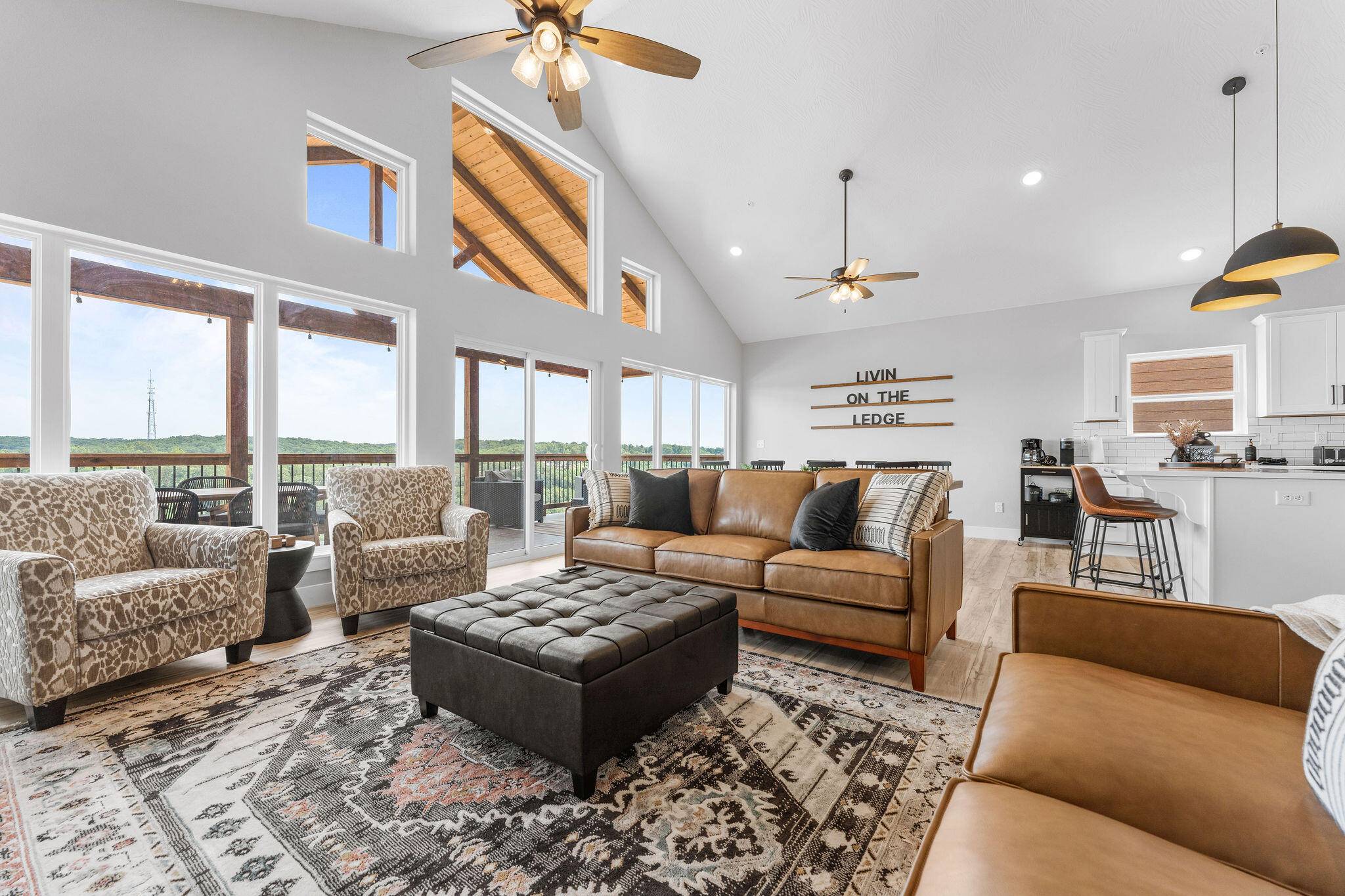000 Settlers Cove, Kimberling City, MO 65686