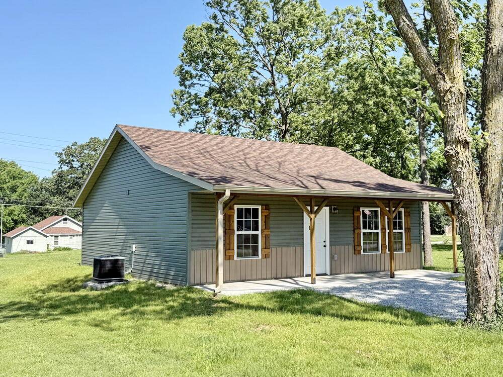 904 S Kirkpatrick ST, El Dorado Springs, MO 64744