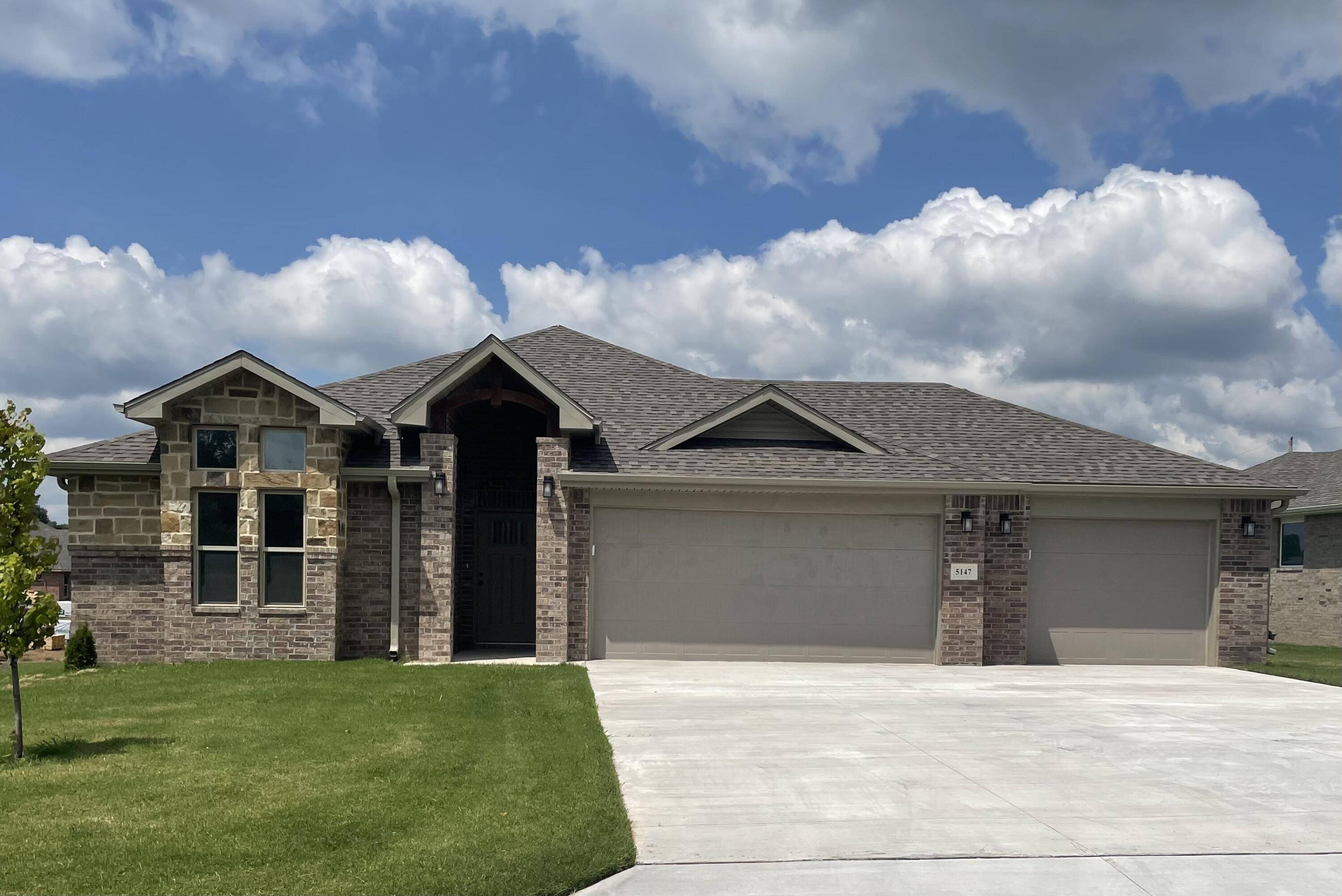 5147 S Tamarack LN, Battlefield, MO 65619