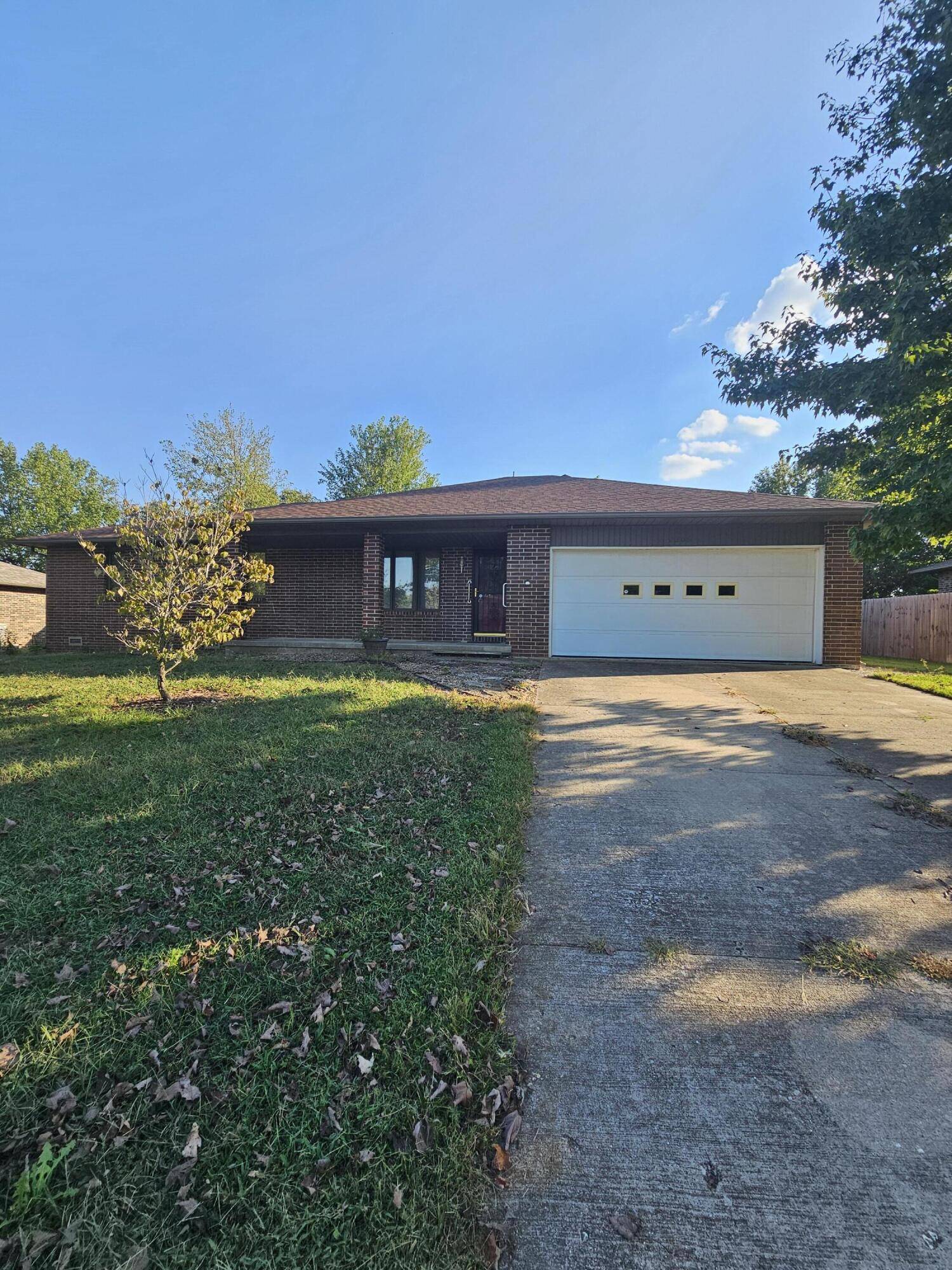 2306 W Auburn ST, Bolivar, MO 65613