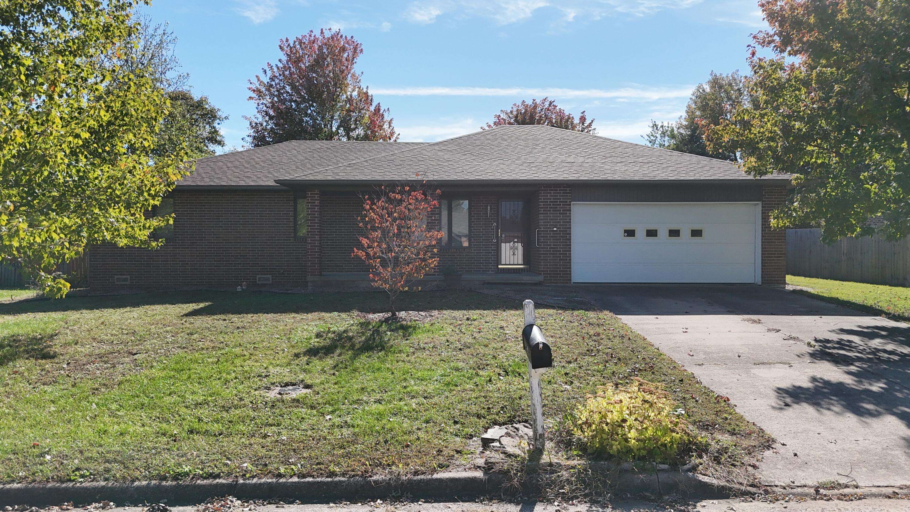 2306 W Auburn ST, Bolivar, MO 65613