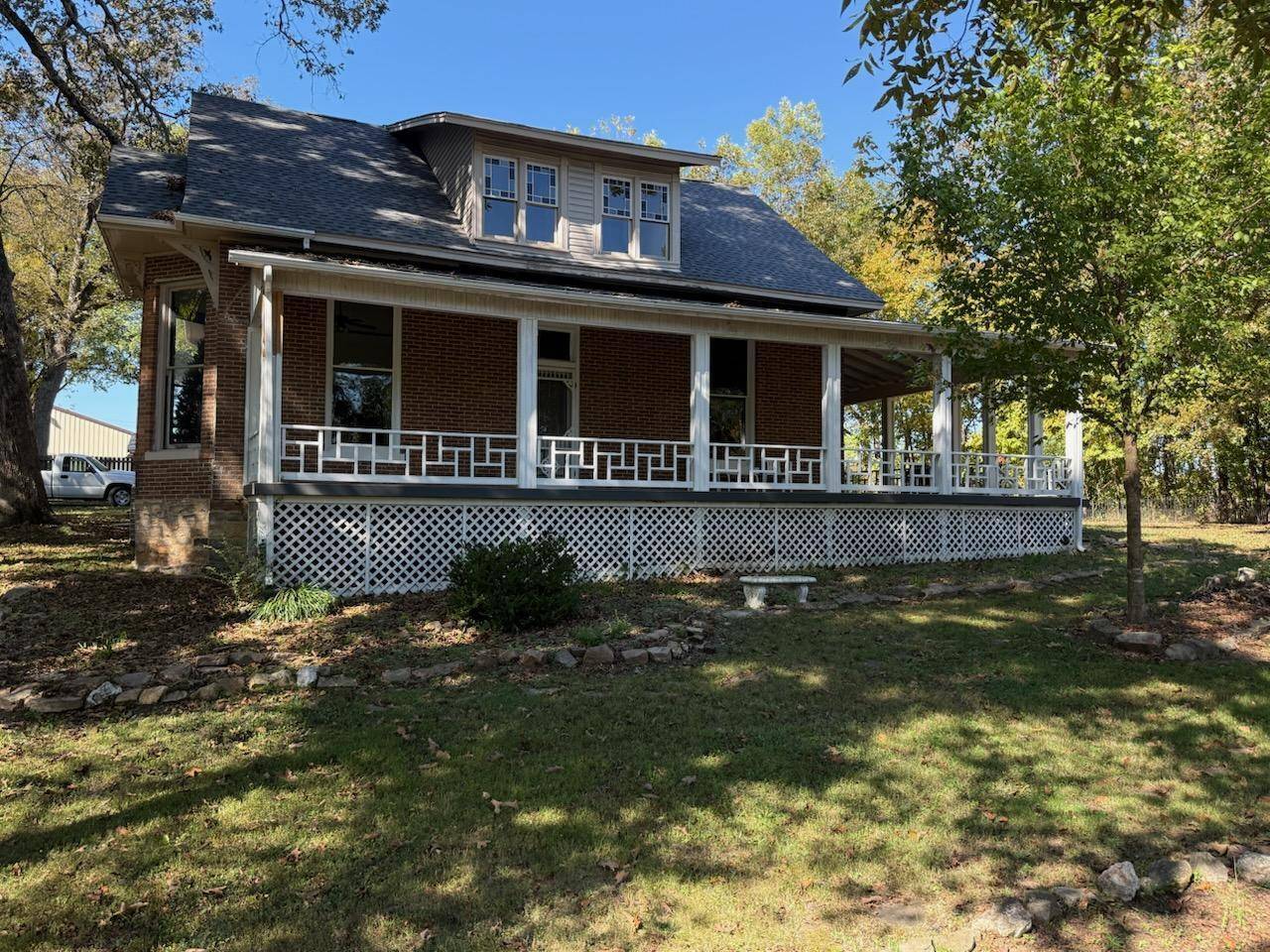 135 S 8th ST, Mammoth Spring, AR 72554