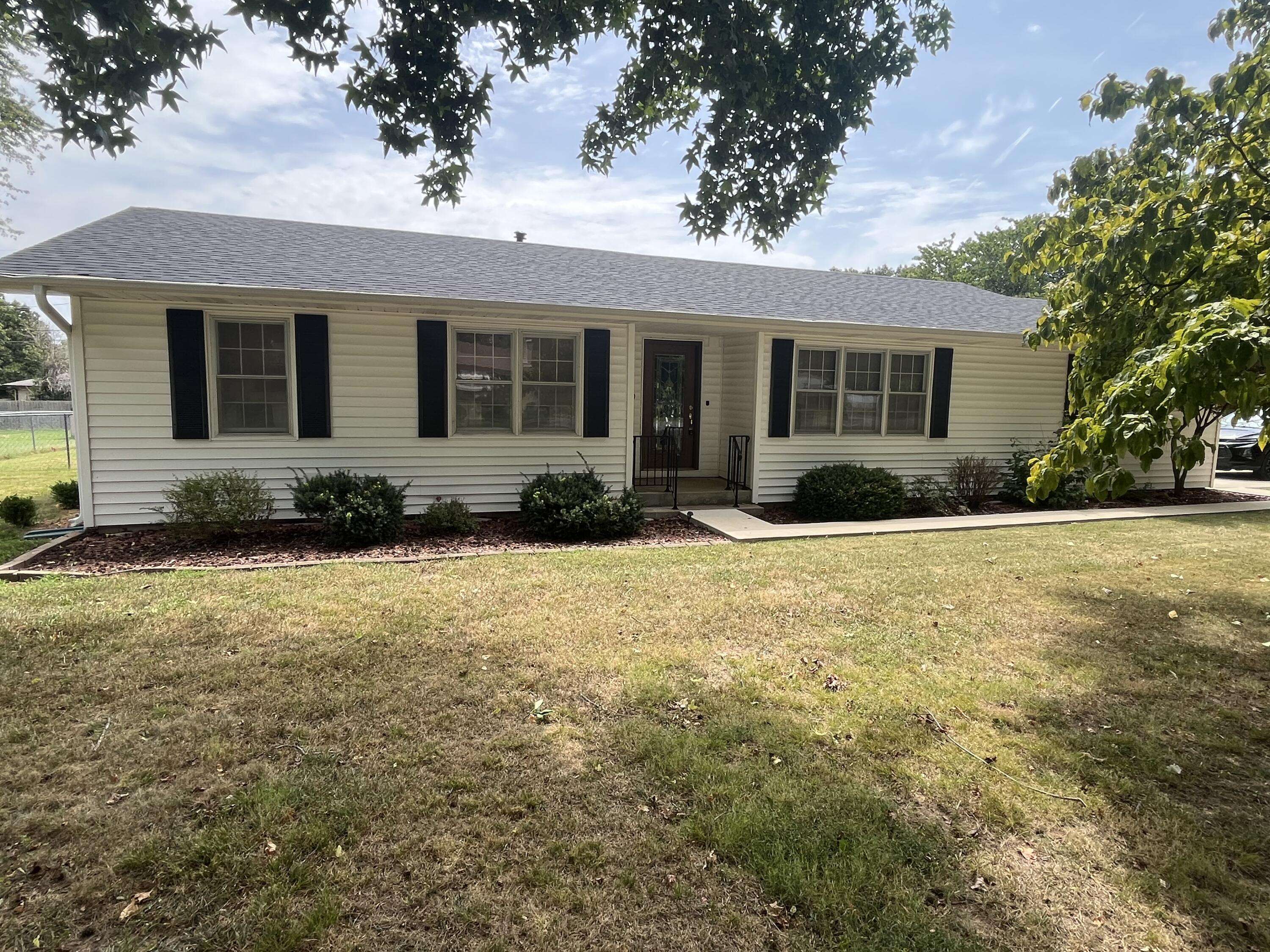 1220 Tyler ST, Aurora, MO 65605