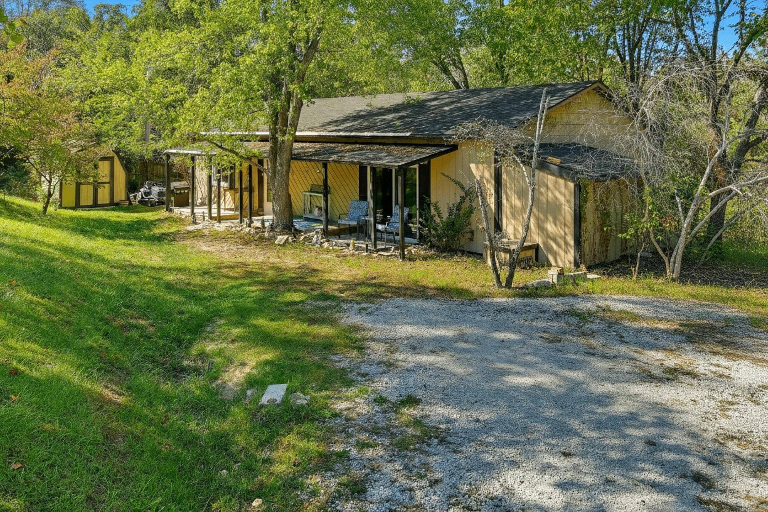 1518 Jones RD, Ridgedale, MO 65739