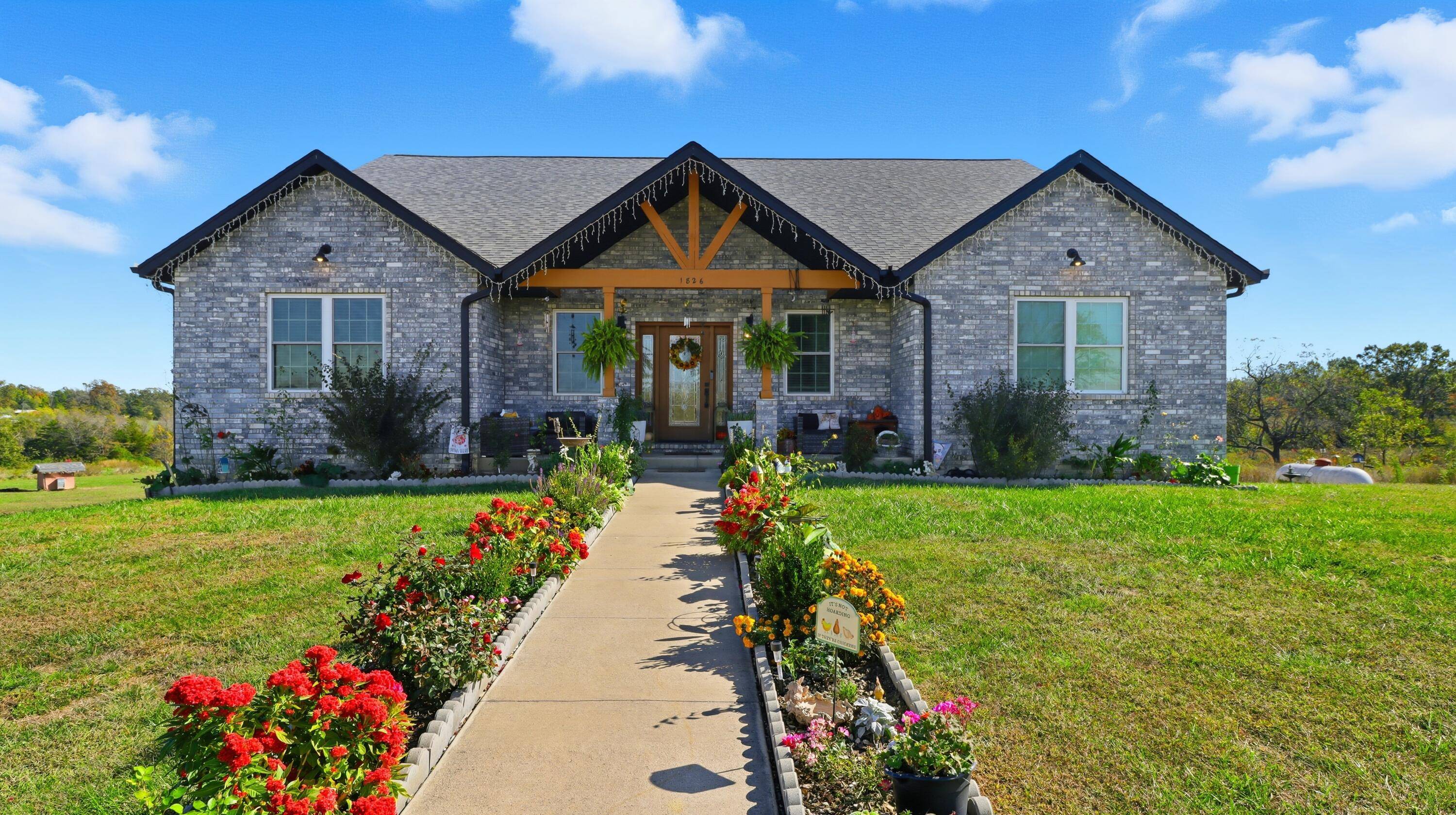 1826 Top Road RD, Mountain Grove, MO 65711