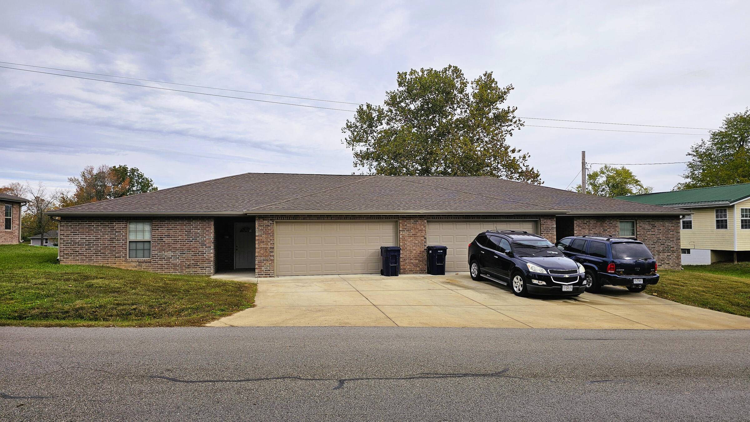 625/627 W Hawthorne ST, Houston, MO 65483