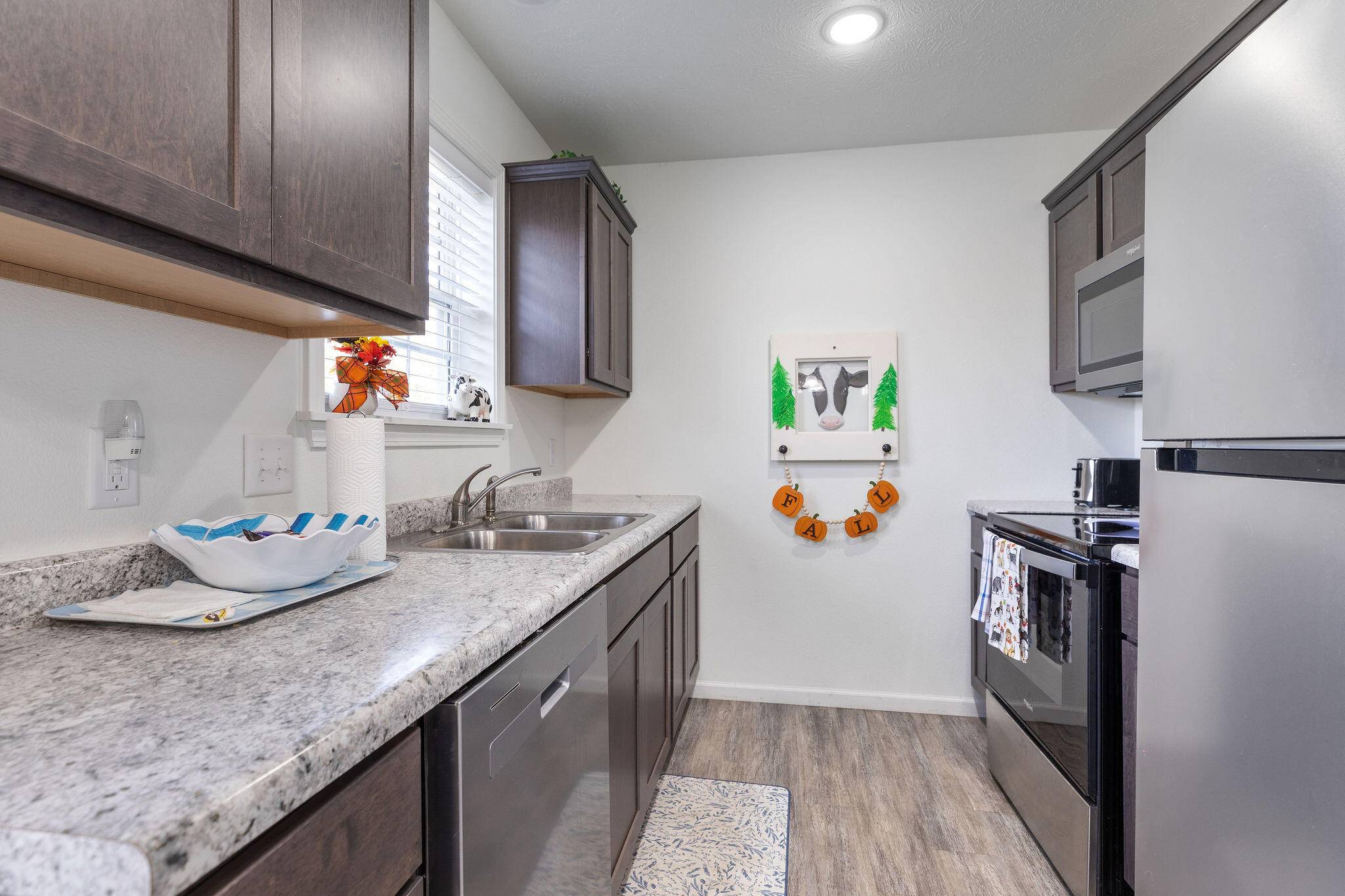 393 Walnut ST, Hollister, MO 65672