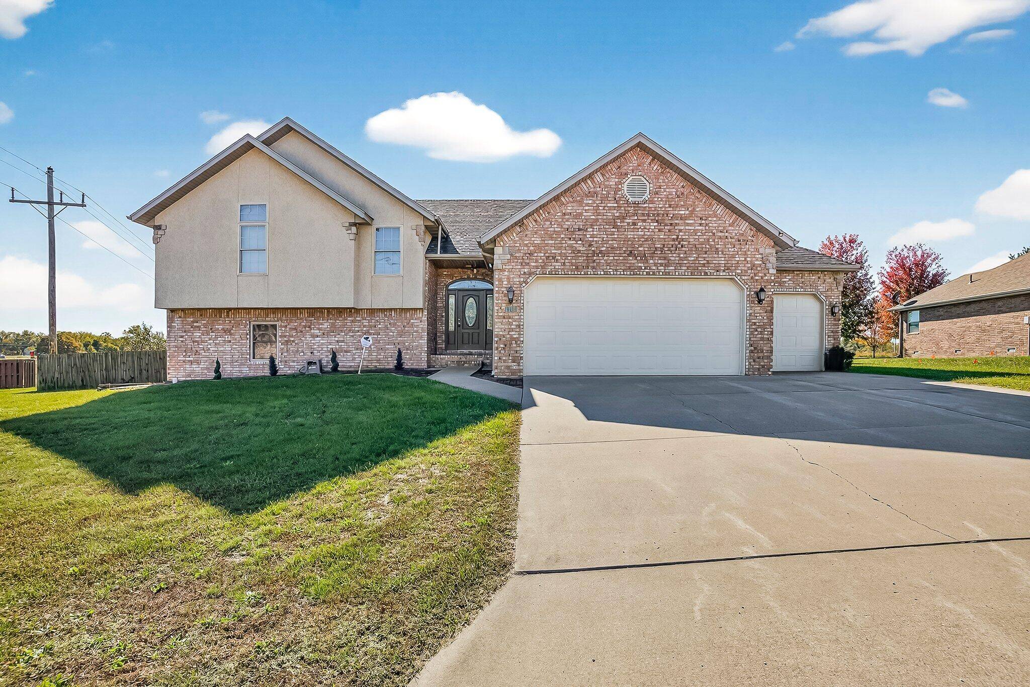 1100 Chicory LN, Aurora, MO 65605