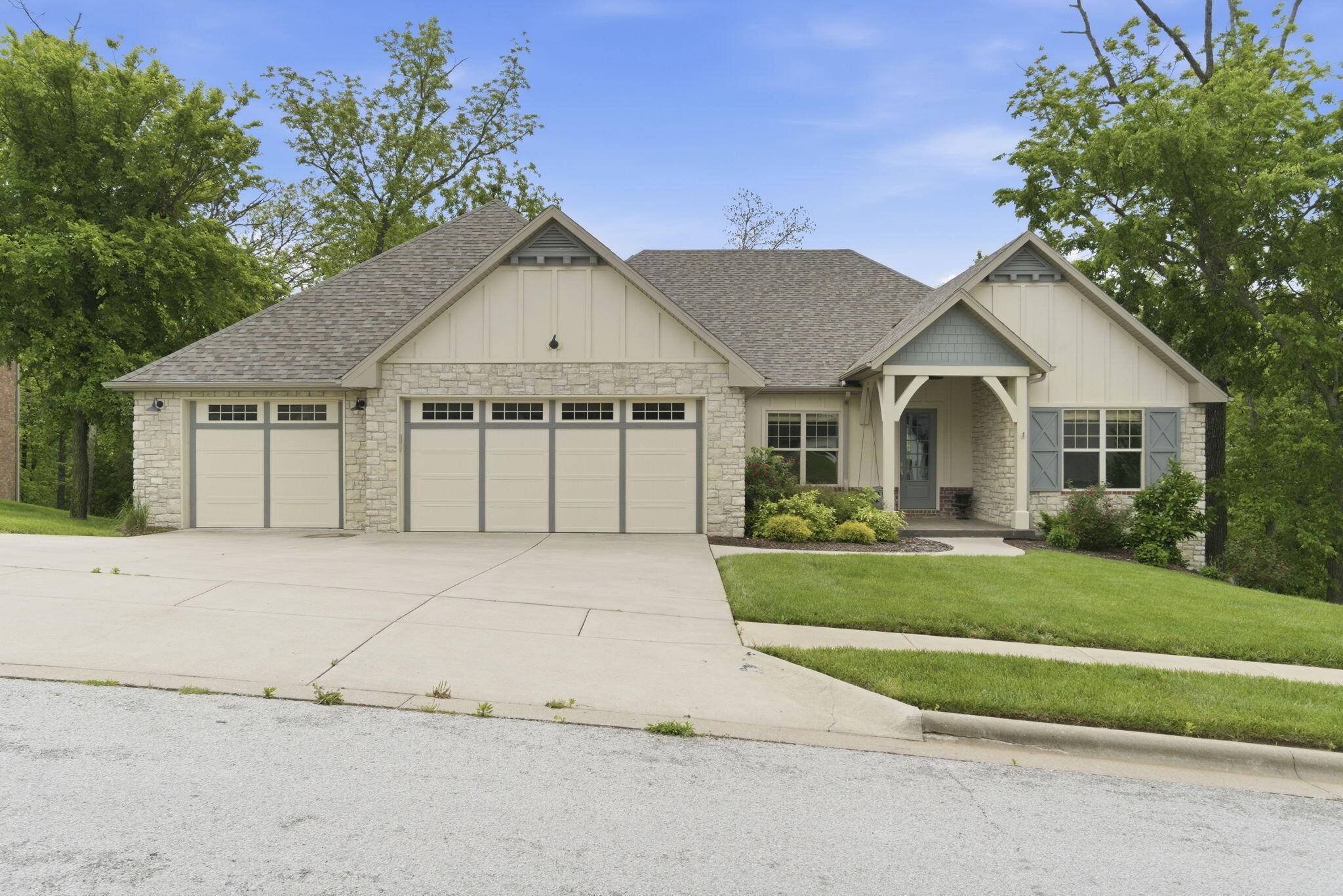 1294 S Amber Ridge DR, Nixa, MO 65714