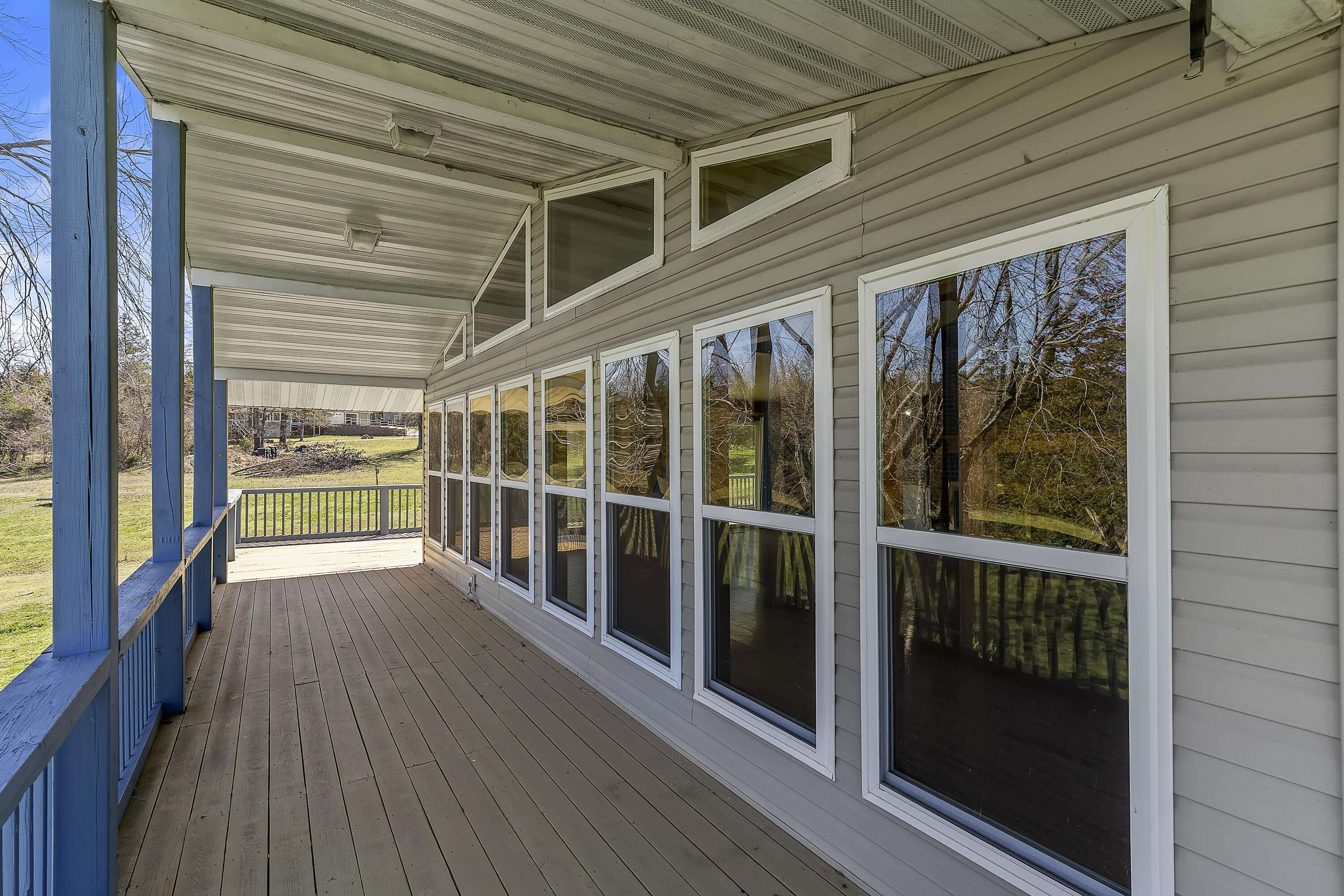 278 Daisy LN, Lampe, MO 65681