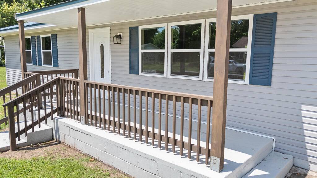 1102 Sapp ST, Cassville, MO 65625