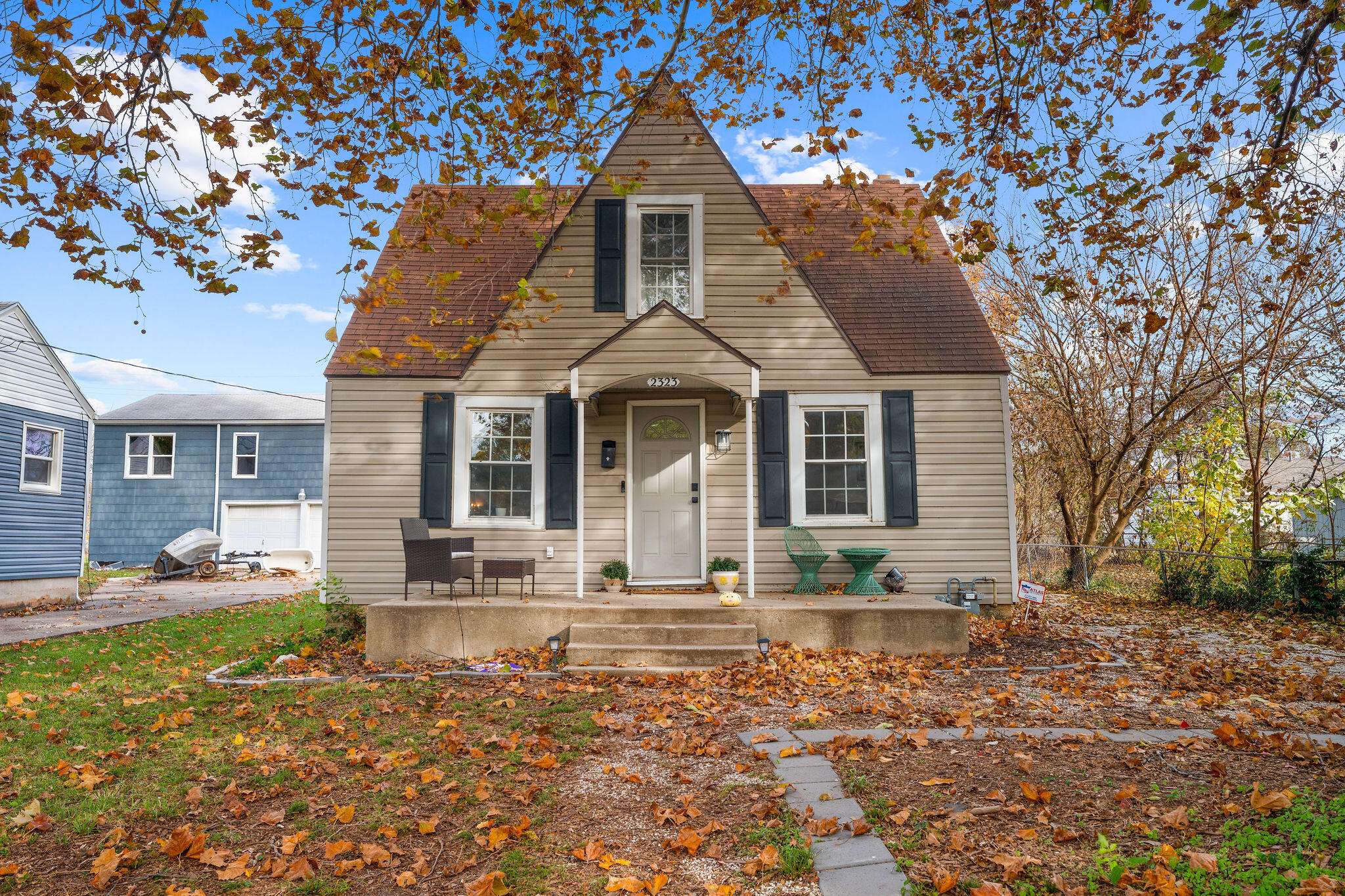 2323 W Walnut ST, Springfield, MO 65806