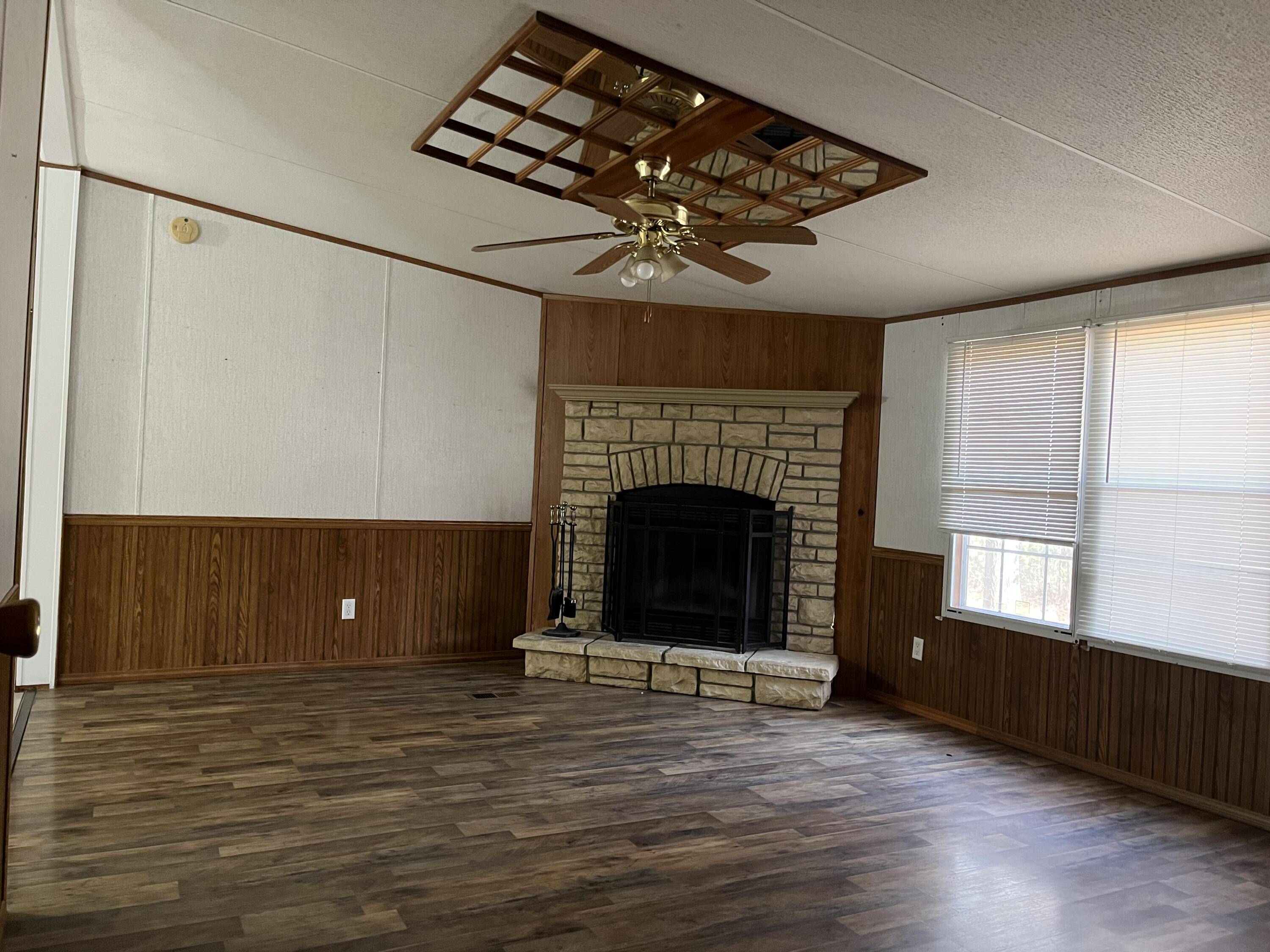 371 Post Oak RD, Seligman, MO 65745