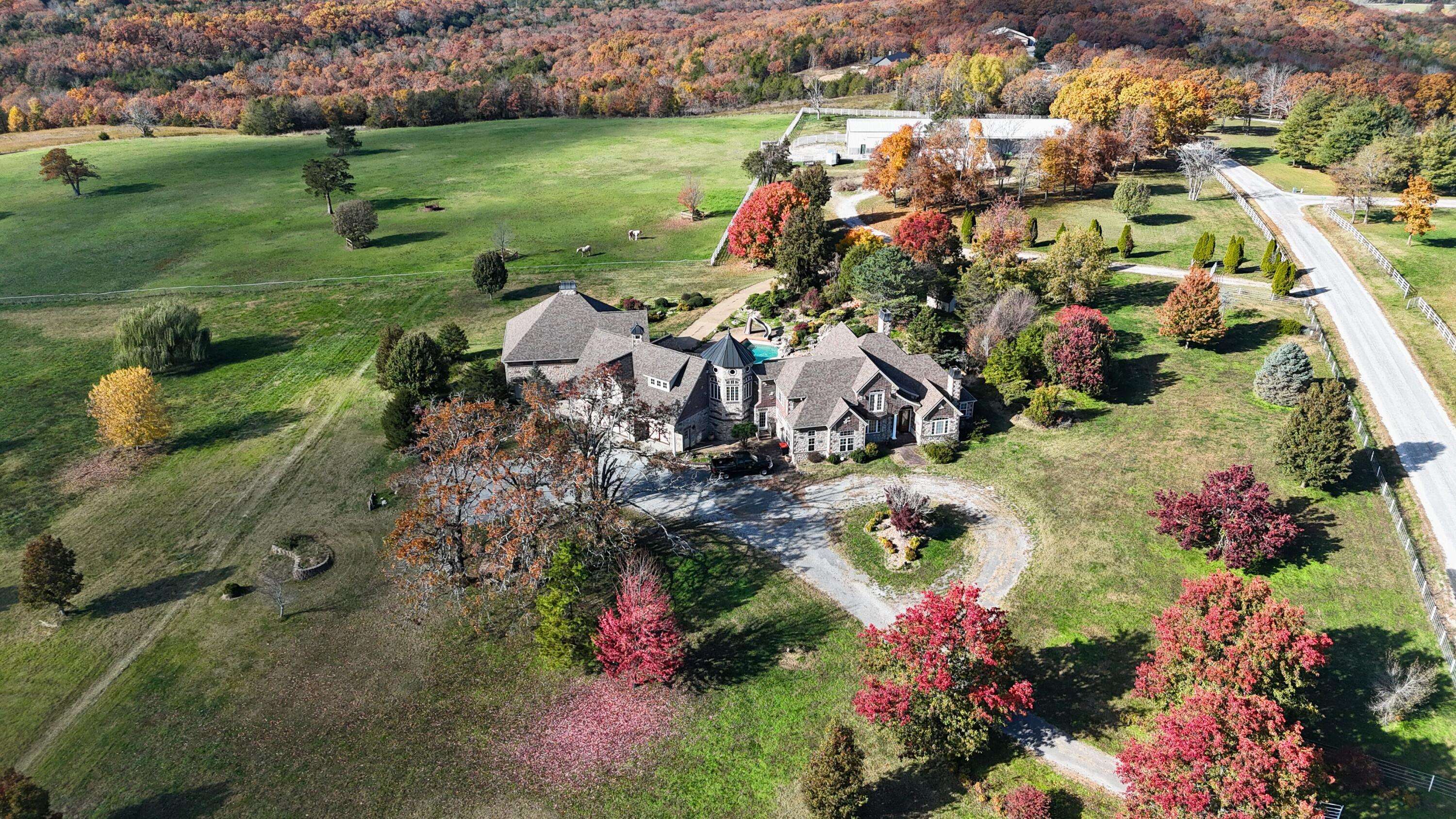115 Old Well LN, Kirbyville, MO 65679