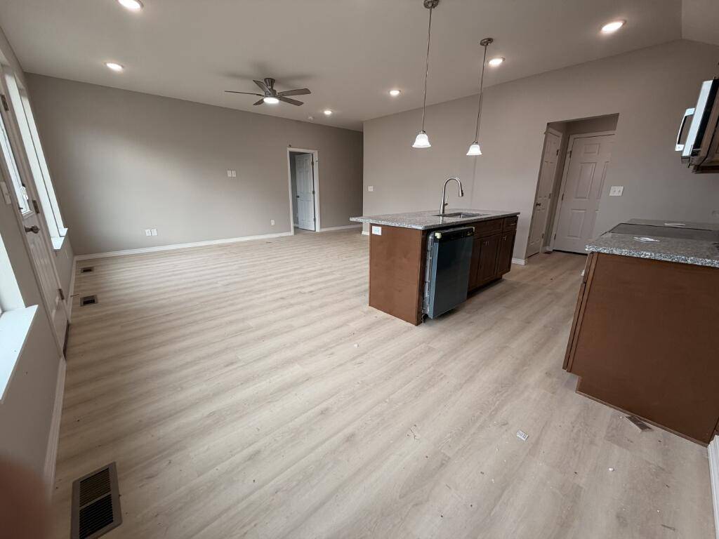1133 E Habersham ST, Republic, MO 65738