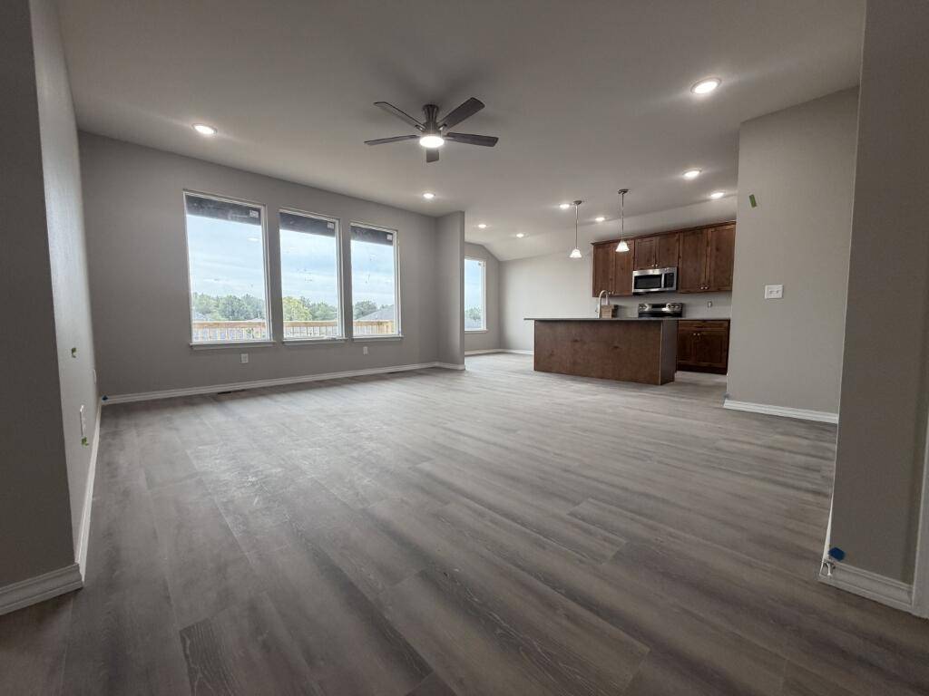 1159 E Habersham ST, Republic, MO 65738
