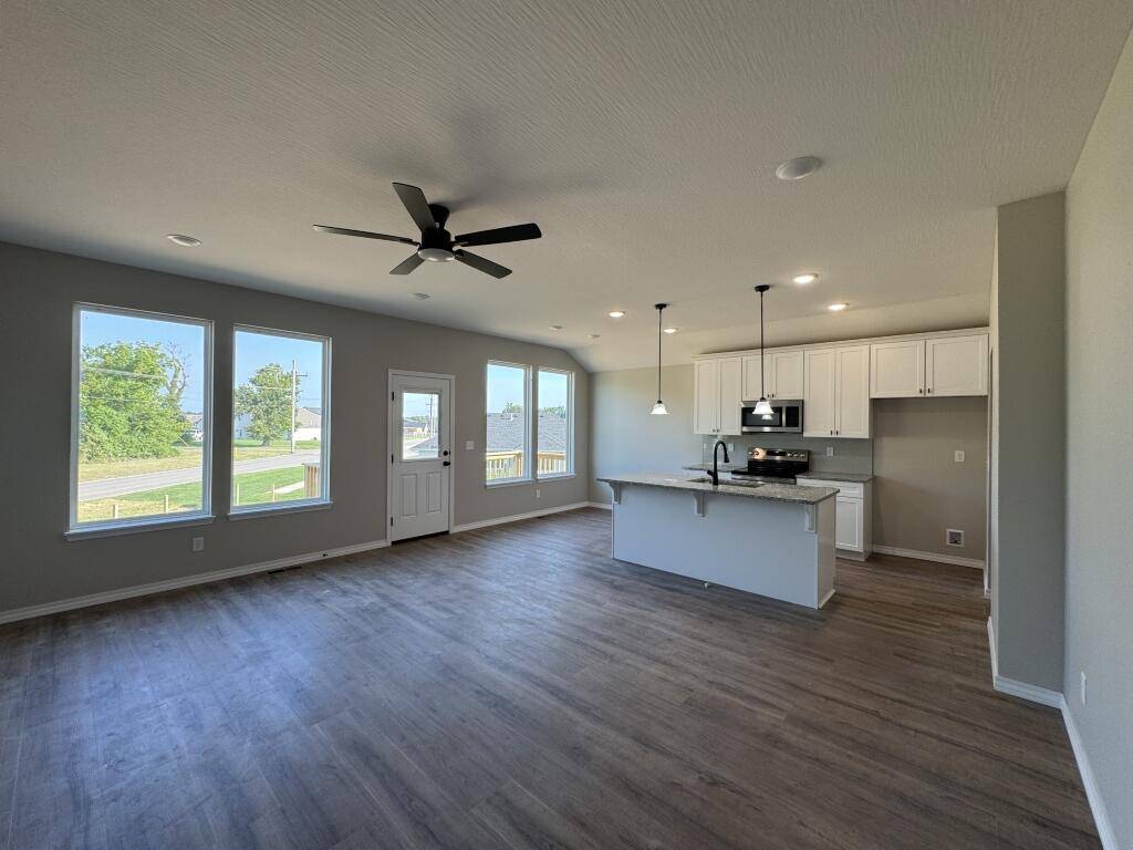 1401 S Barnard WAY, Republic, MO 65738