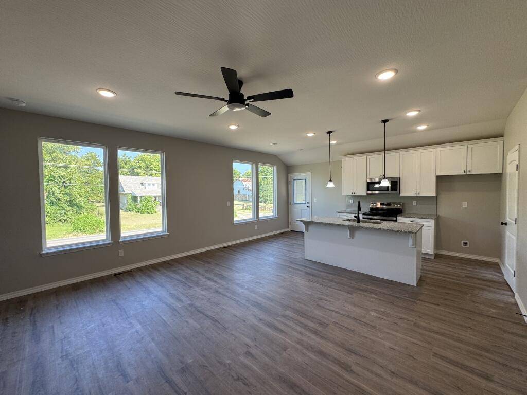1413 S Barnard WAY, Republic, MO 65738