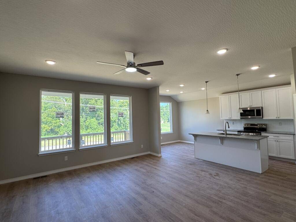 1429 S Barnard WAY, Republic, MO 65738