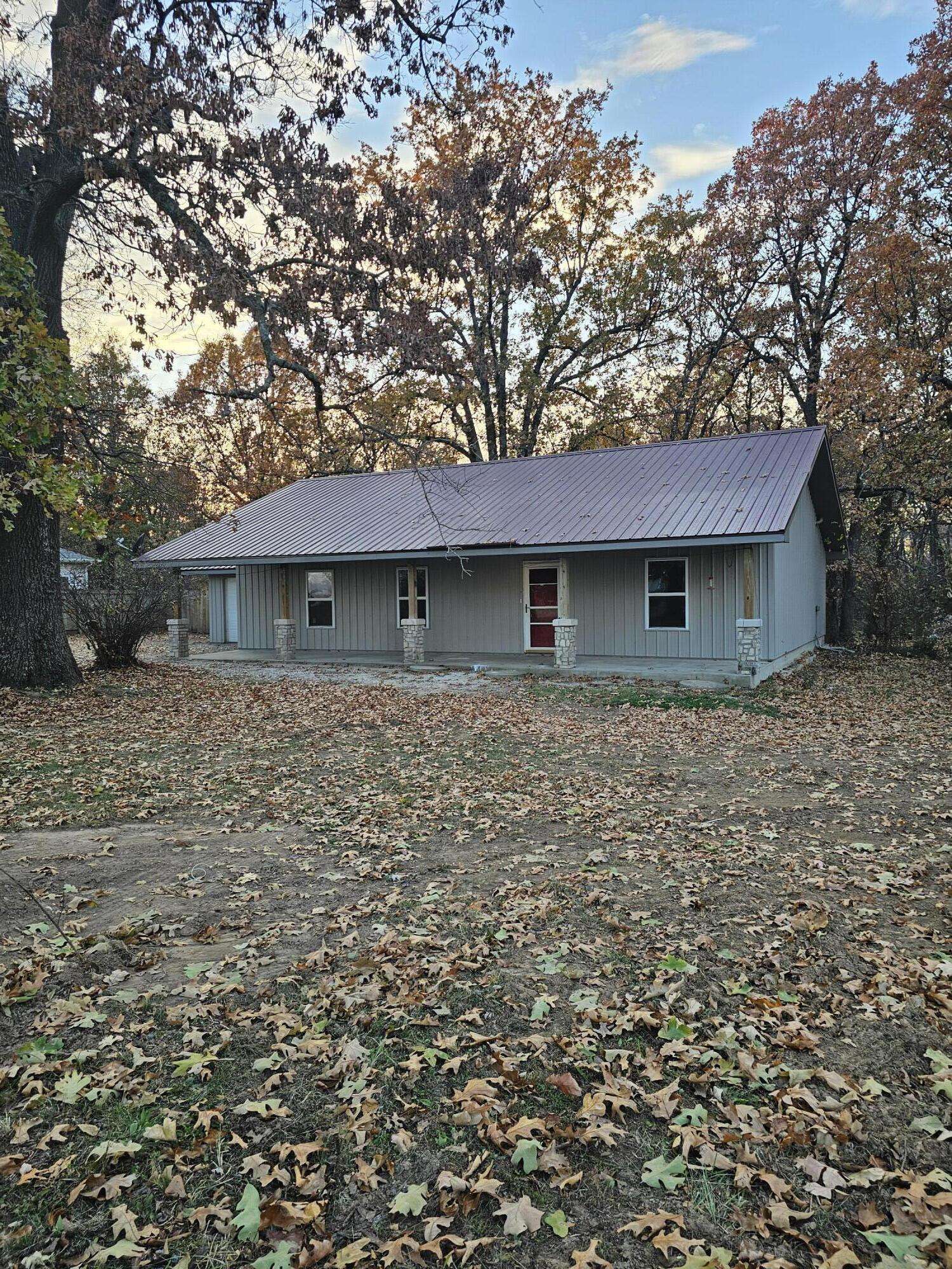 5009 S 142nd RD, Morrisville, MO 65710