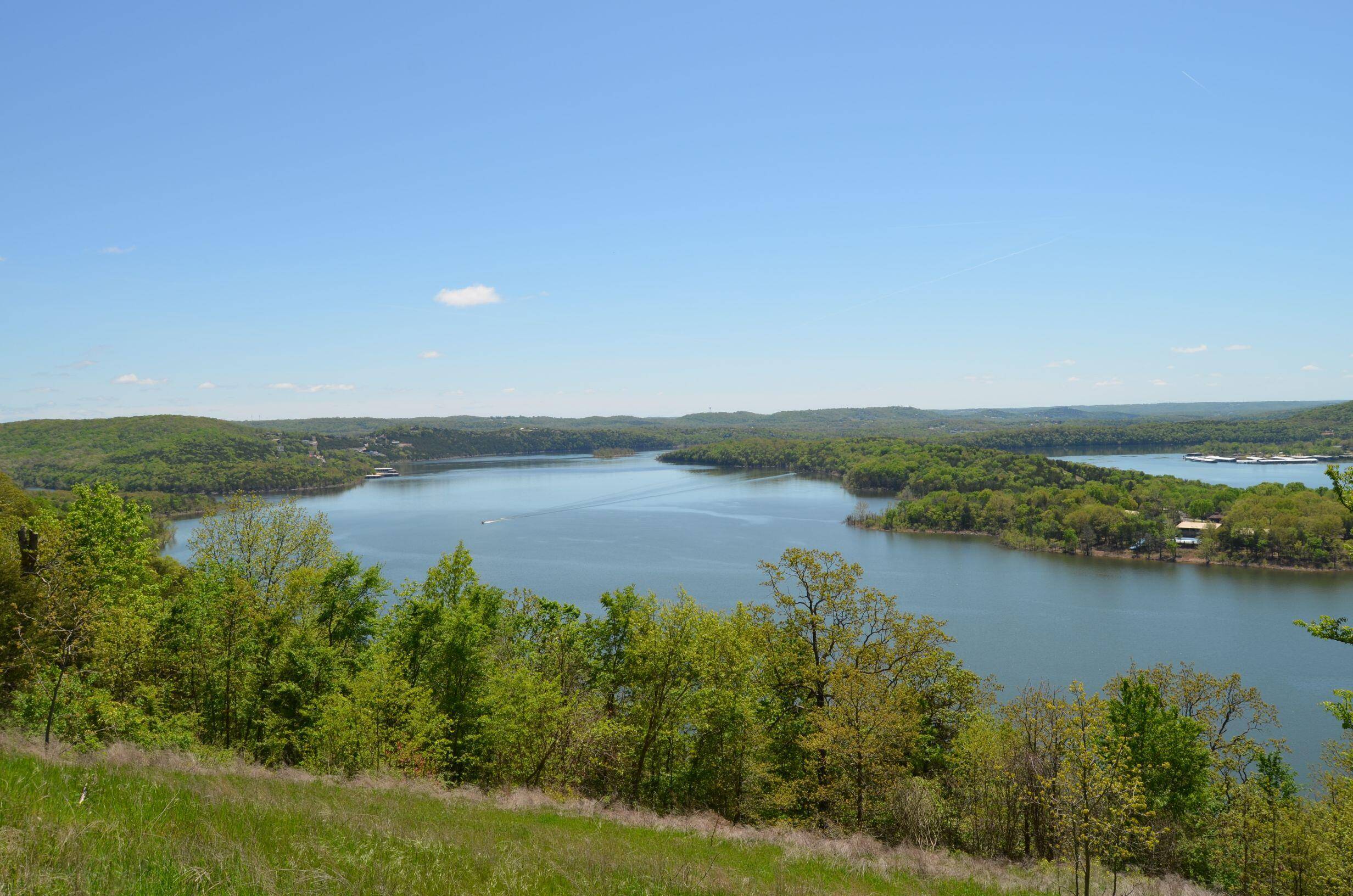 311 Cliffside DR, Galena, MO 65656