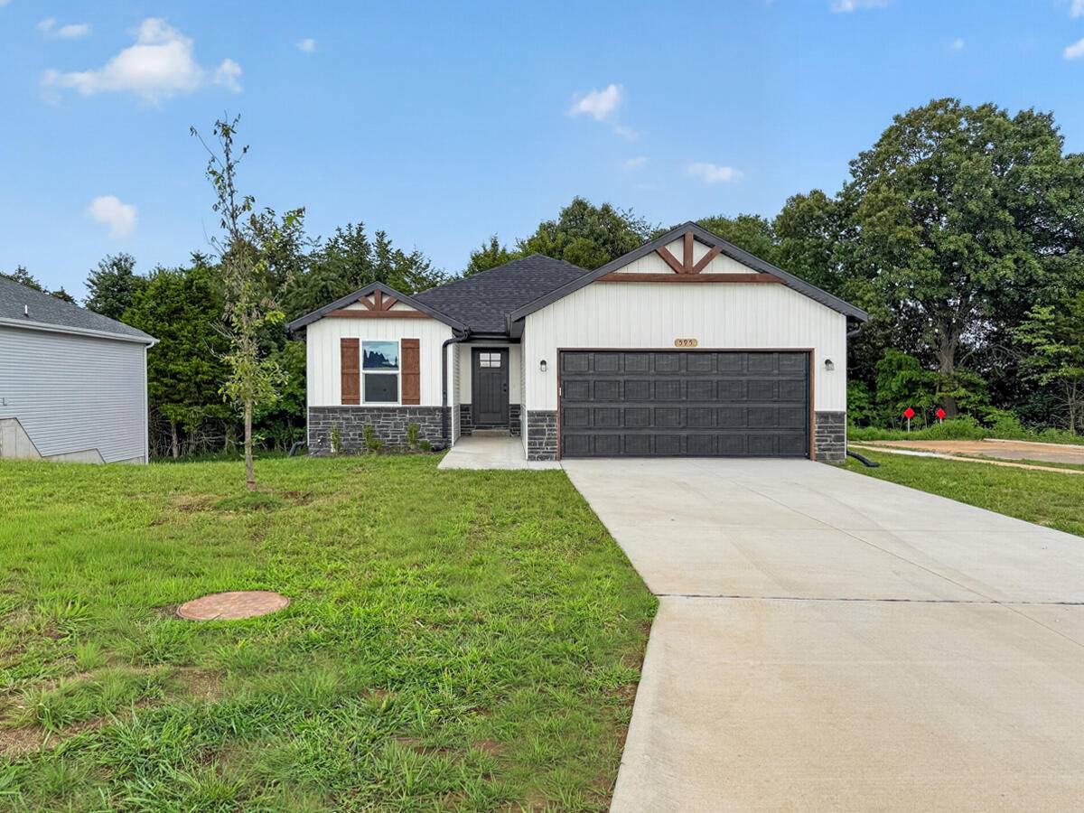 595 Bailiwick DR, Rogersville, MO 65742