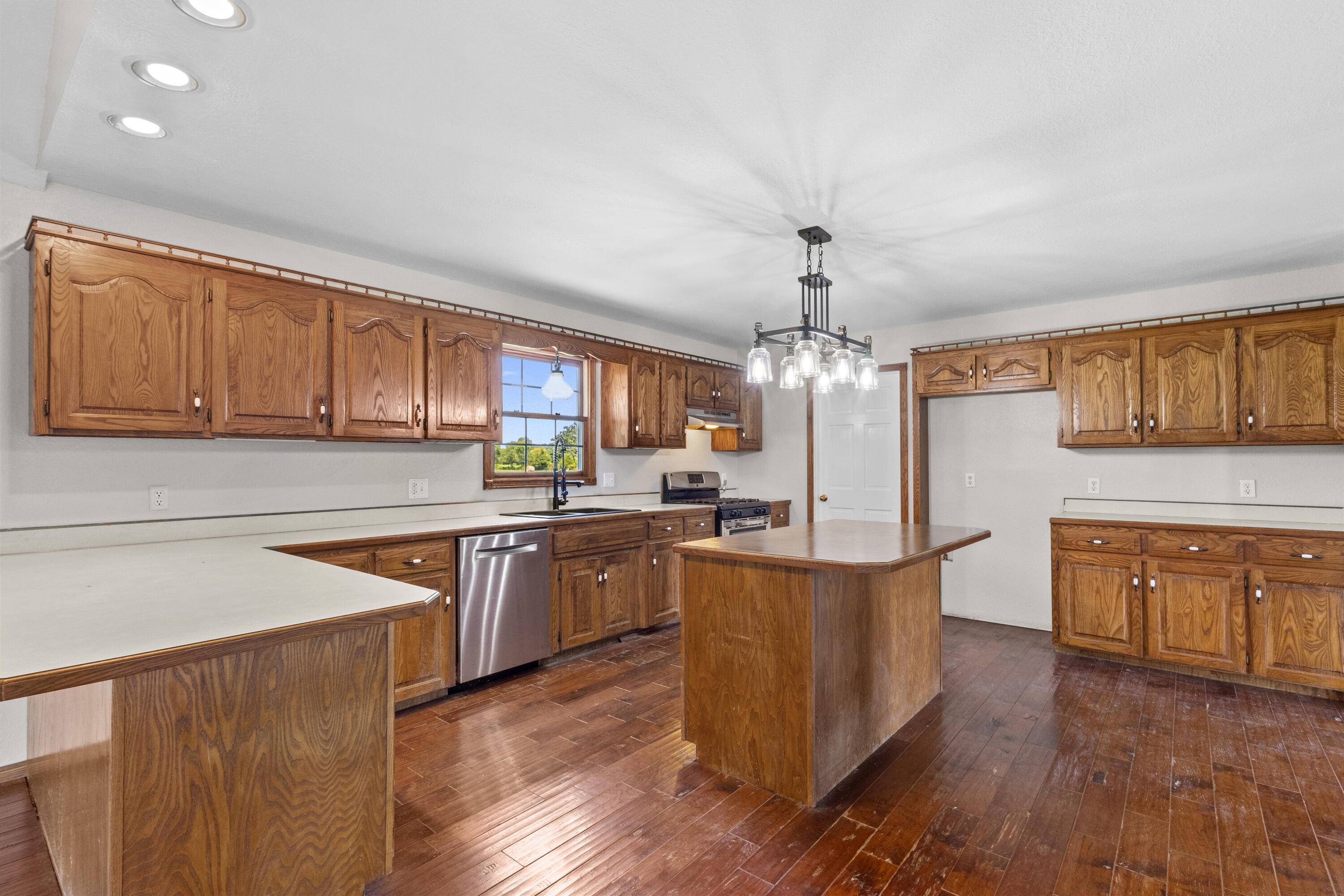 3205 Johns Ford RD, Rogersville, MO 65742