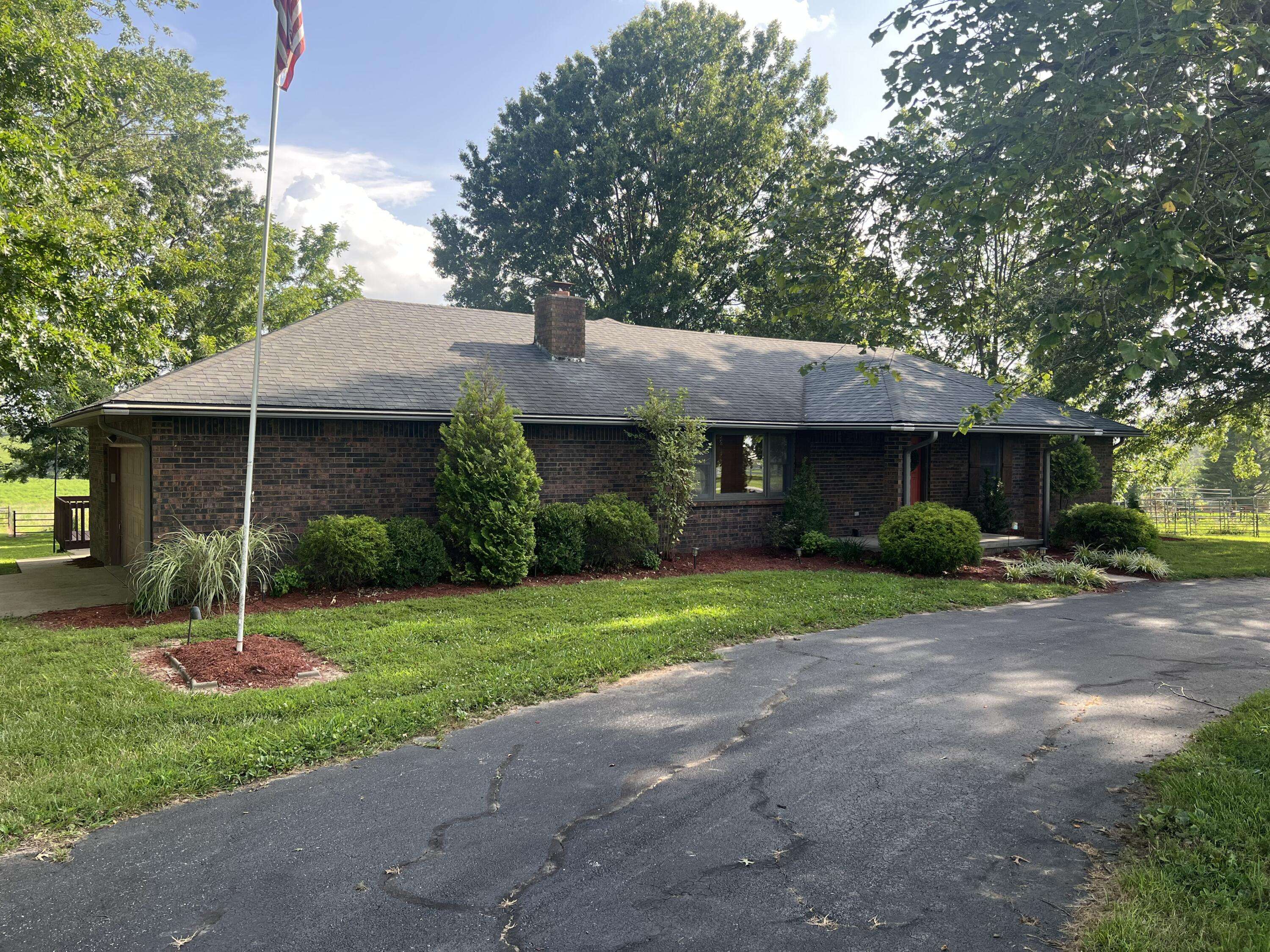 598 Scenic View RD, Ozark, MO 65721
