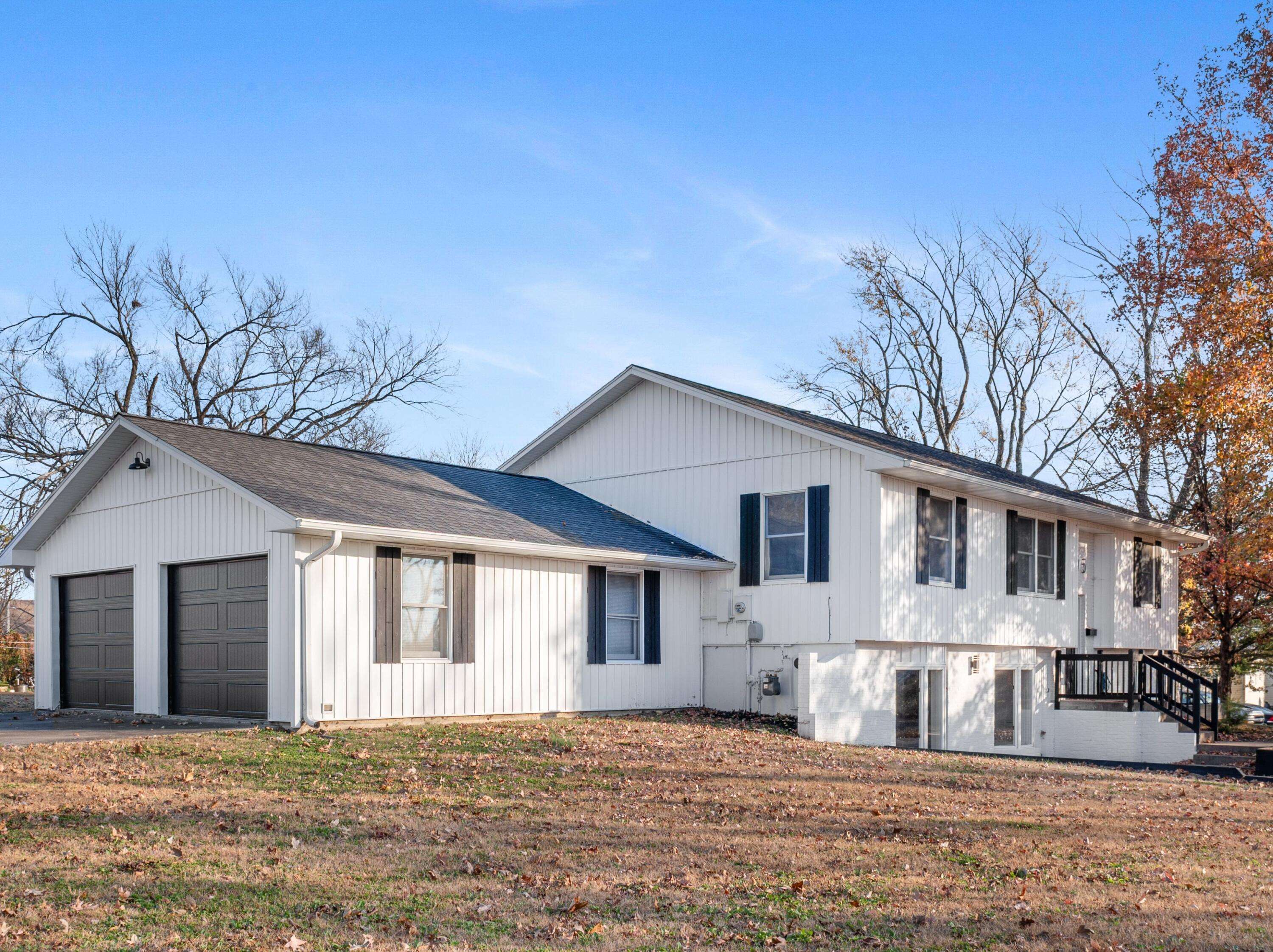 705 S Clay ST, Nevada, MO 64772