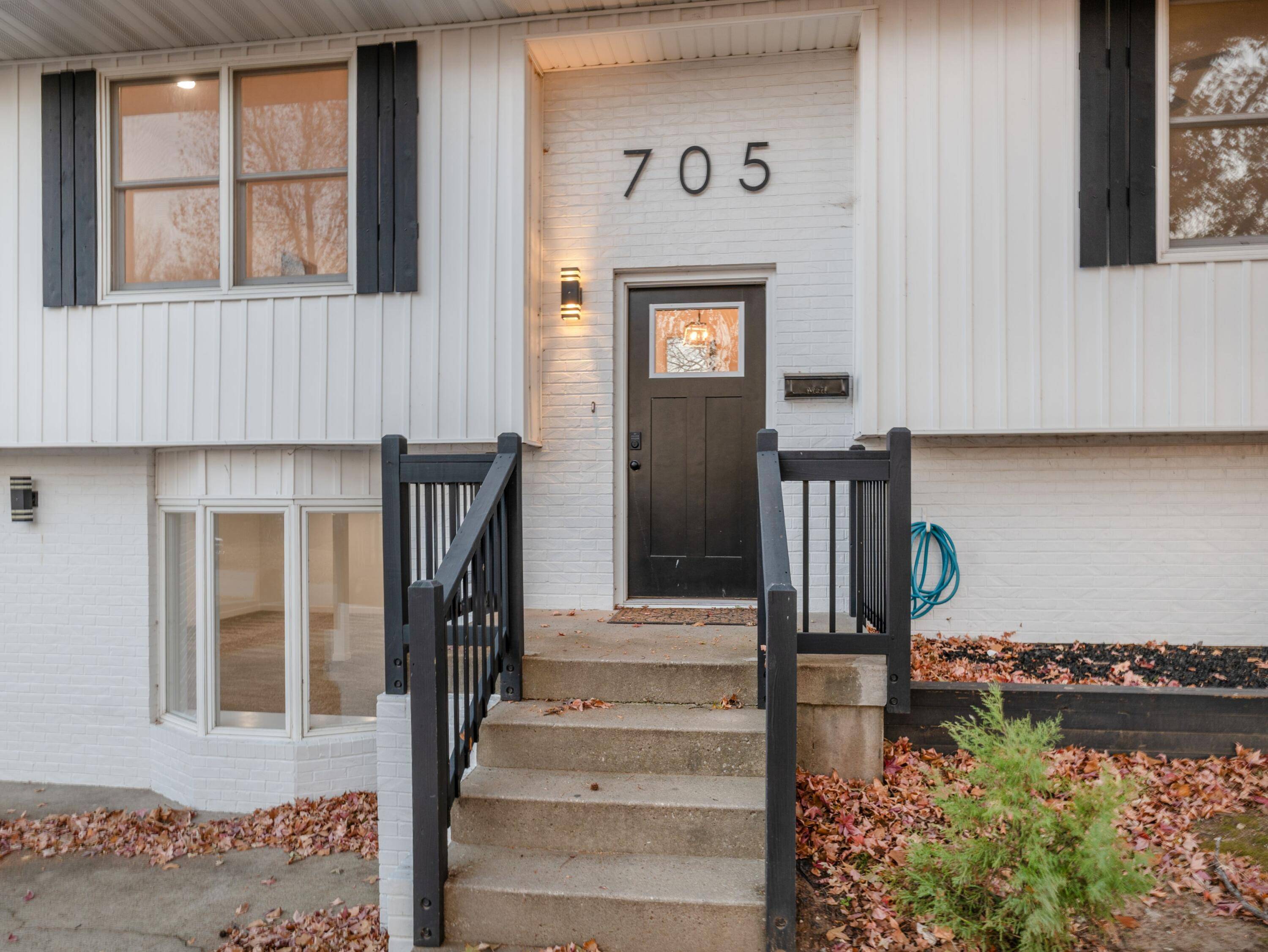 705 S Clay ST, Nevada, MO 64772