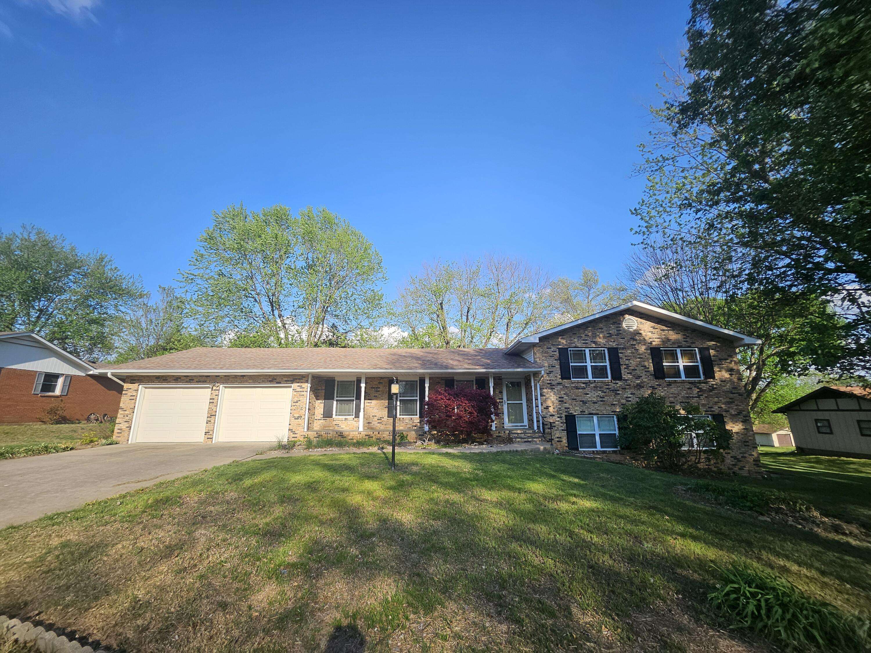 1105 N 14th ST, Monett, MO 65708