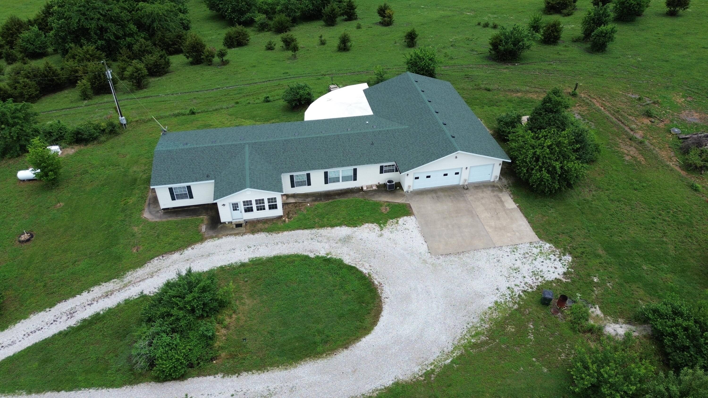 1672 E 355th RD, Bolivar, MO 65613