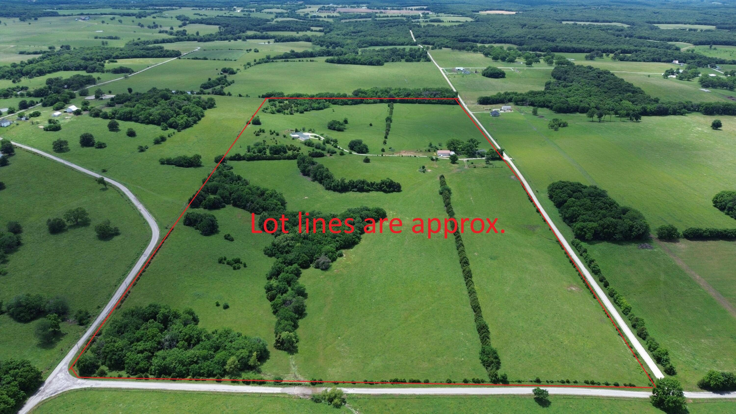 1672 E 355th RD, Bolivar, MO 65613