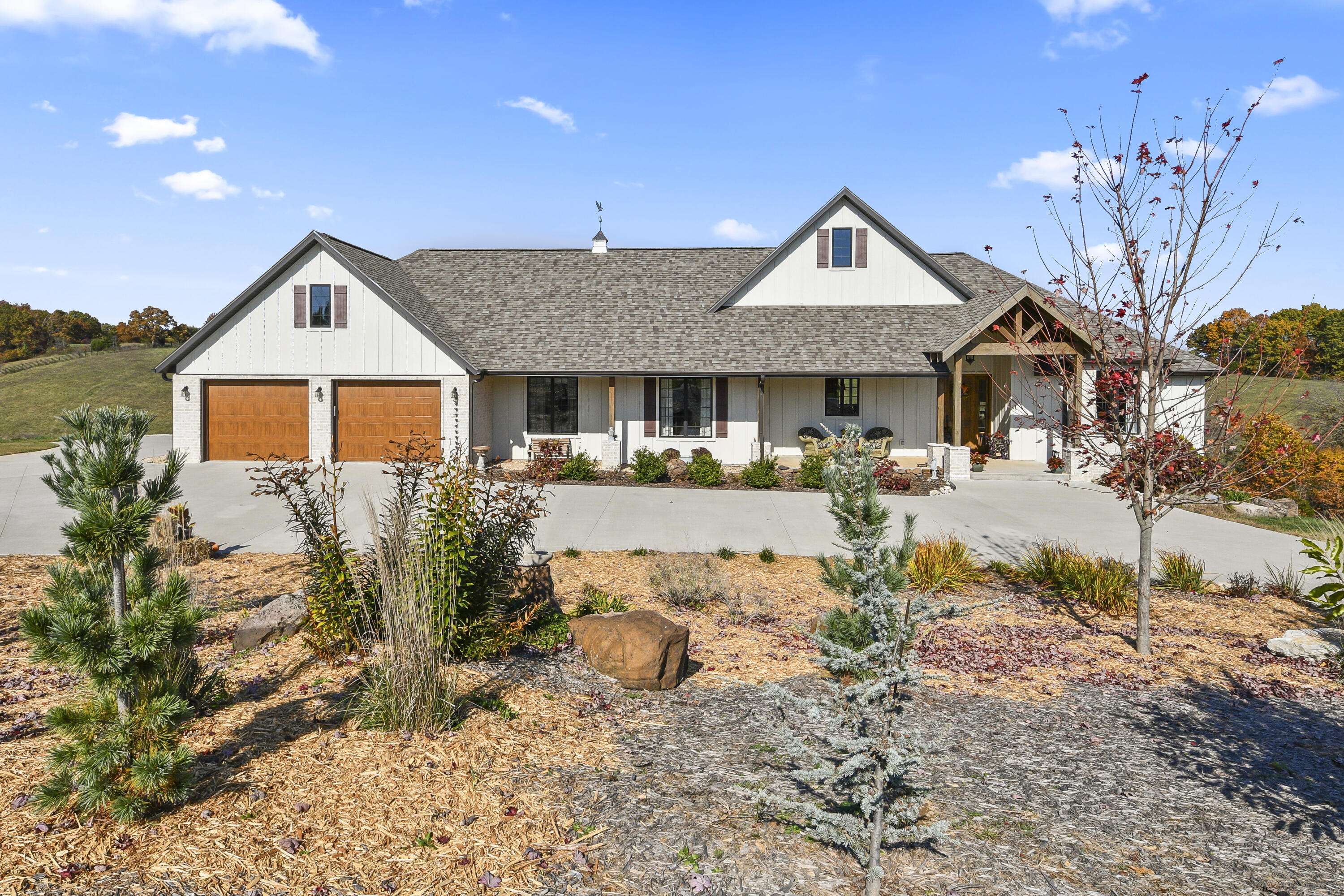 74 Hunters DR, Galena, MO 65656