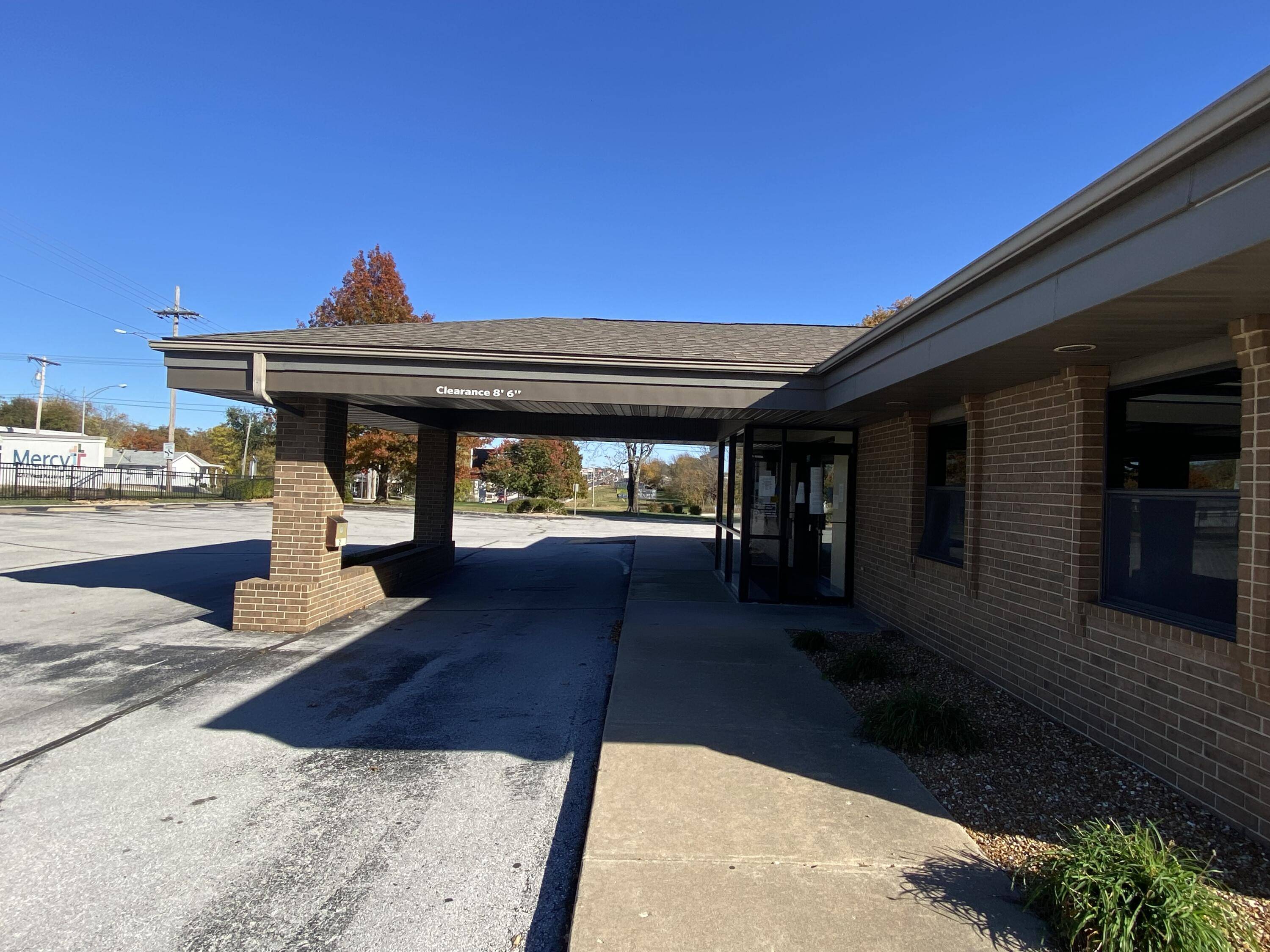2212 W Kearney ST, Springfield, MO 65803