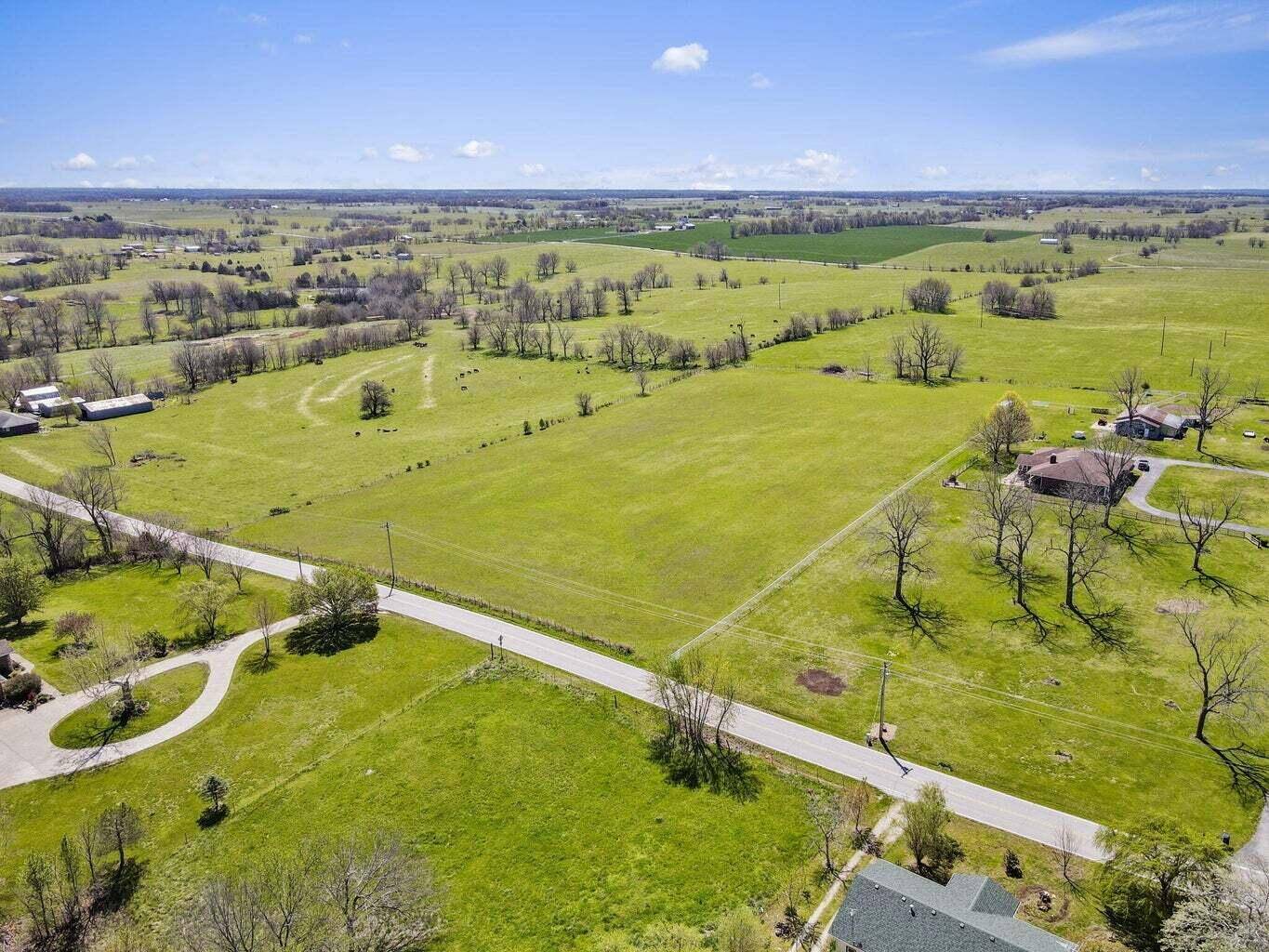 000 W Farm Road 64, Ash Grove, MO 65604