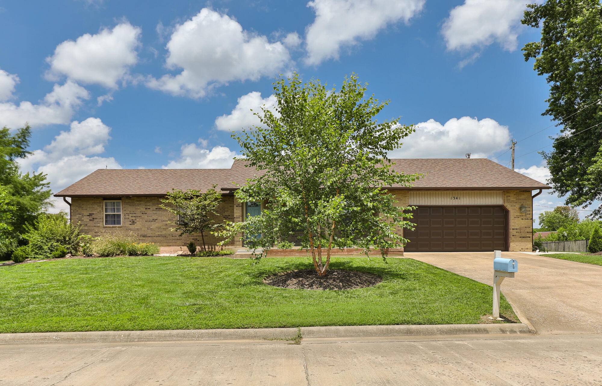 1341 W Pine ST, Bolivar, MO 65613