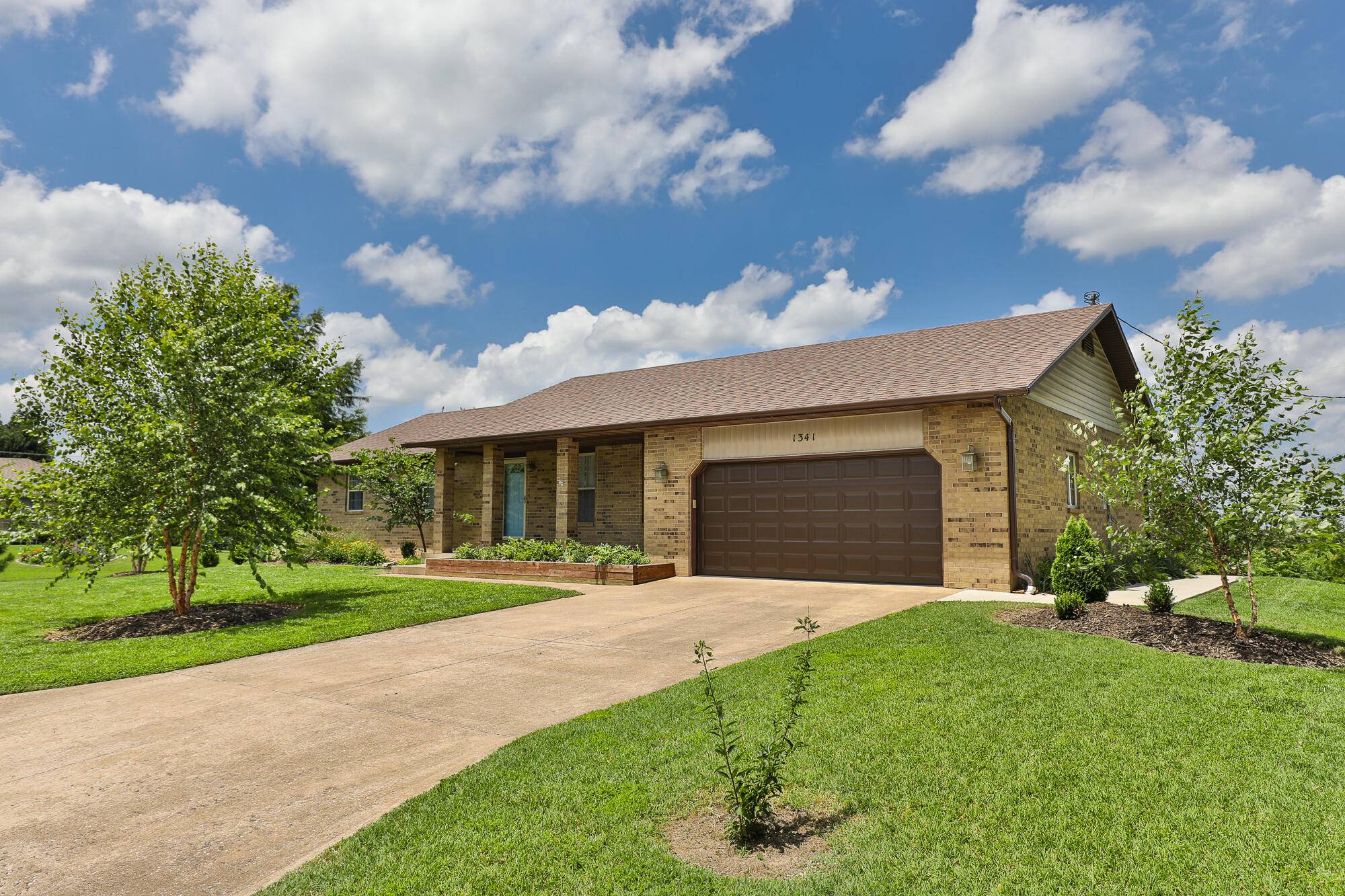 1341 W Pine ST, Bolivar, MO 65613