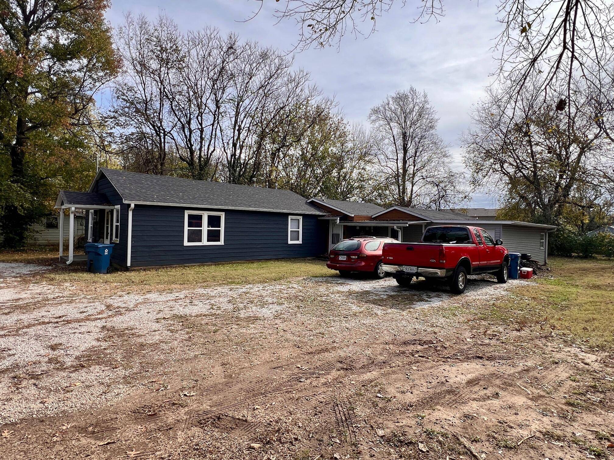 1360 E Locust ST, Springfield, MO 65803