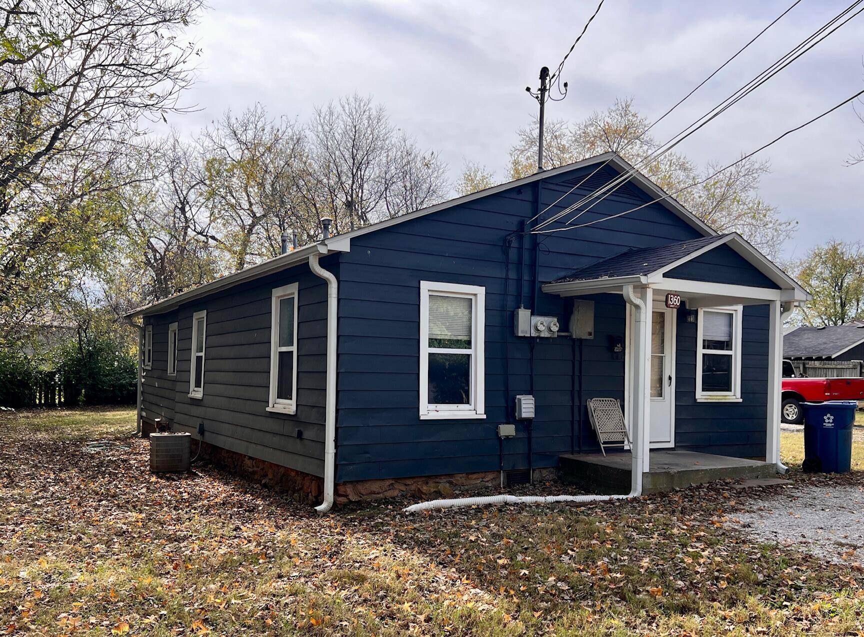 1360 E Locust ST, Springfield, MO 65803