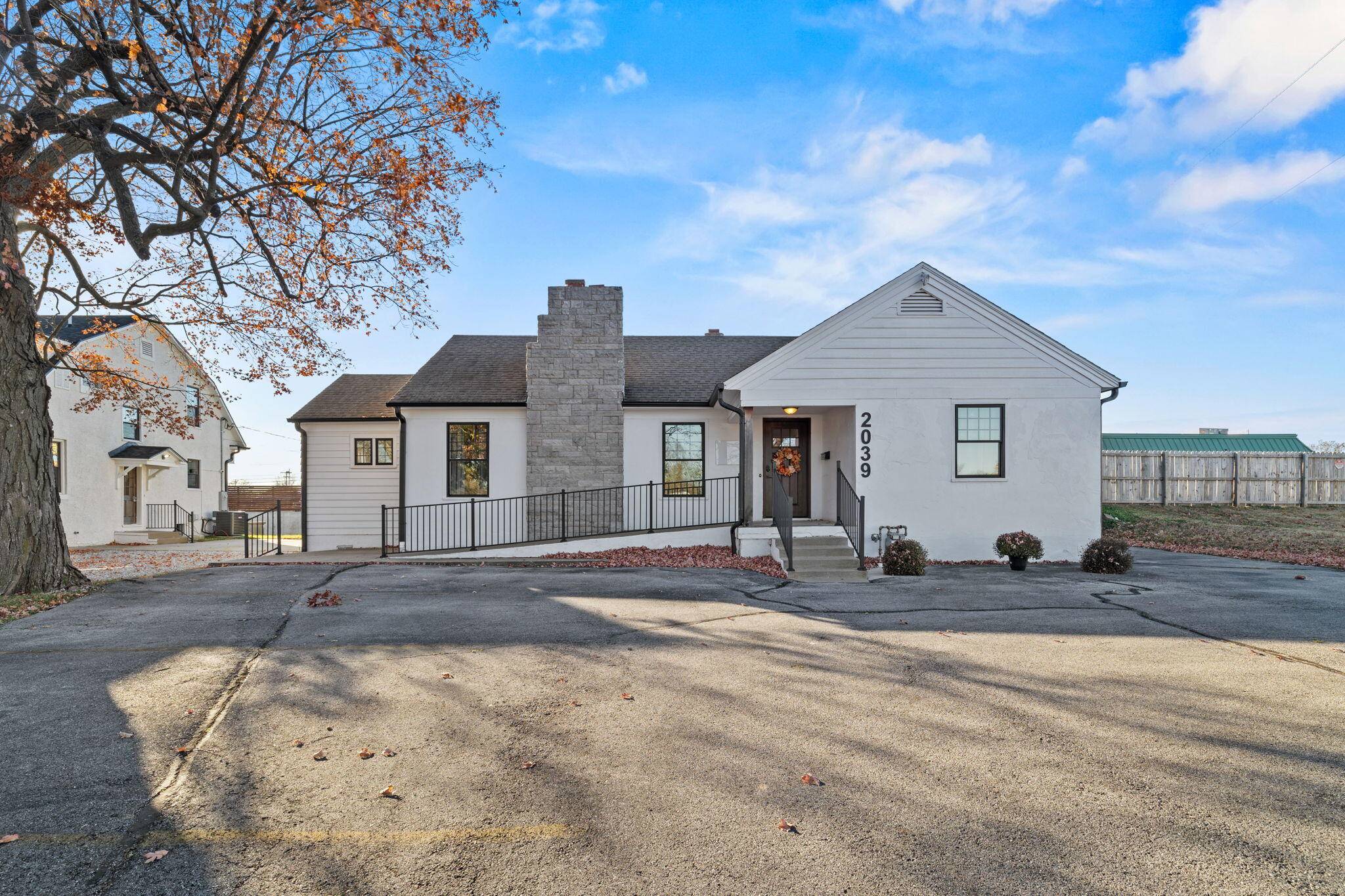 2039 S Brentwood BLVD, Springfield, MO 65804
