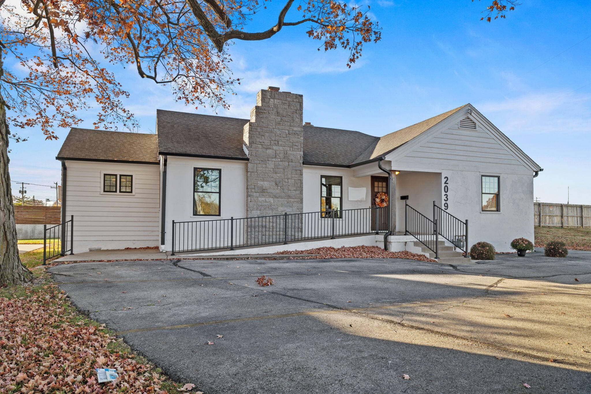 2039 S Brentwood BLVD, Springfield, MO 65804